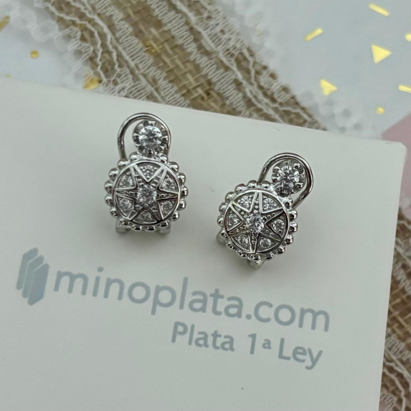 Pendientes estrella de Plata de ley rodiada con Circonita y cierre omega