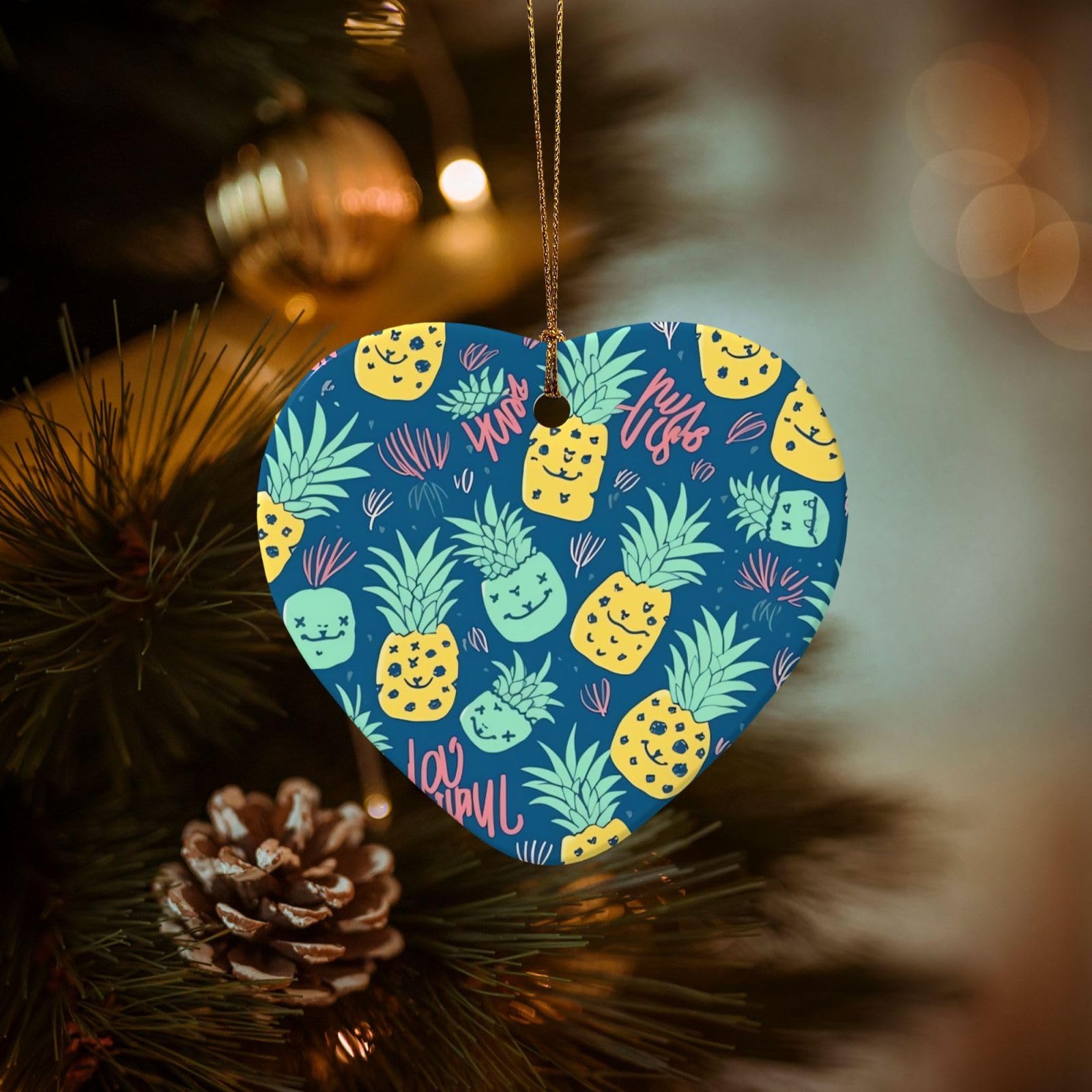 Christmas Tree Ornaments Ceramics Christmas Decorations Cute Pineapple Pattern Ornaments with Gold Ribbon Porcelain Xmas Tree Crafts Heart Shape Hanging Pendant for Christmas Tree Party Decor