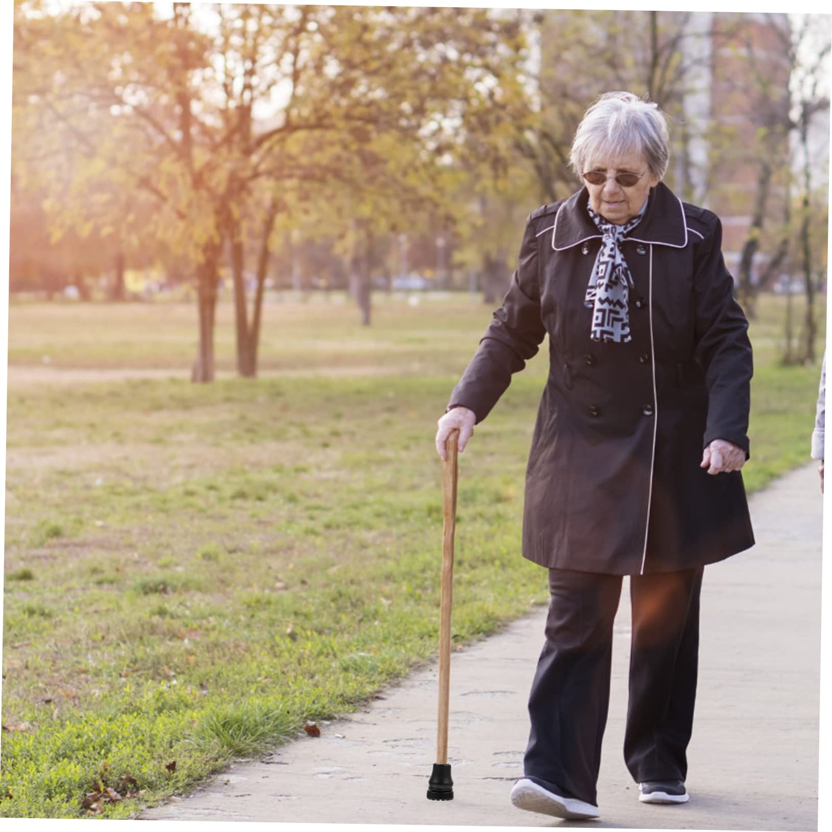 COLLBATH 4pcs Crutch Pads Trekking Poles Paws Hiking Pole Tip Anti-Skid Crutch Foot Tip Skid-Proof Crutch Pad Trekking Pole Foot Protector Hiking Sticks Tips Protectors Foot Pad PVC Black