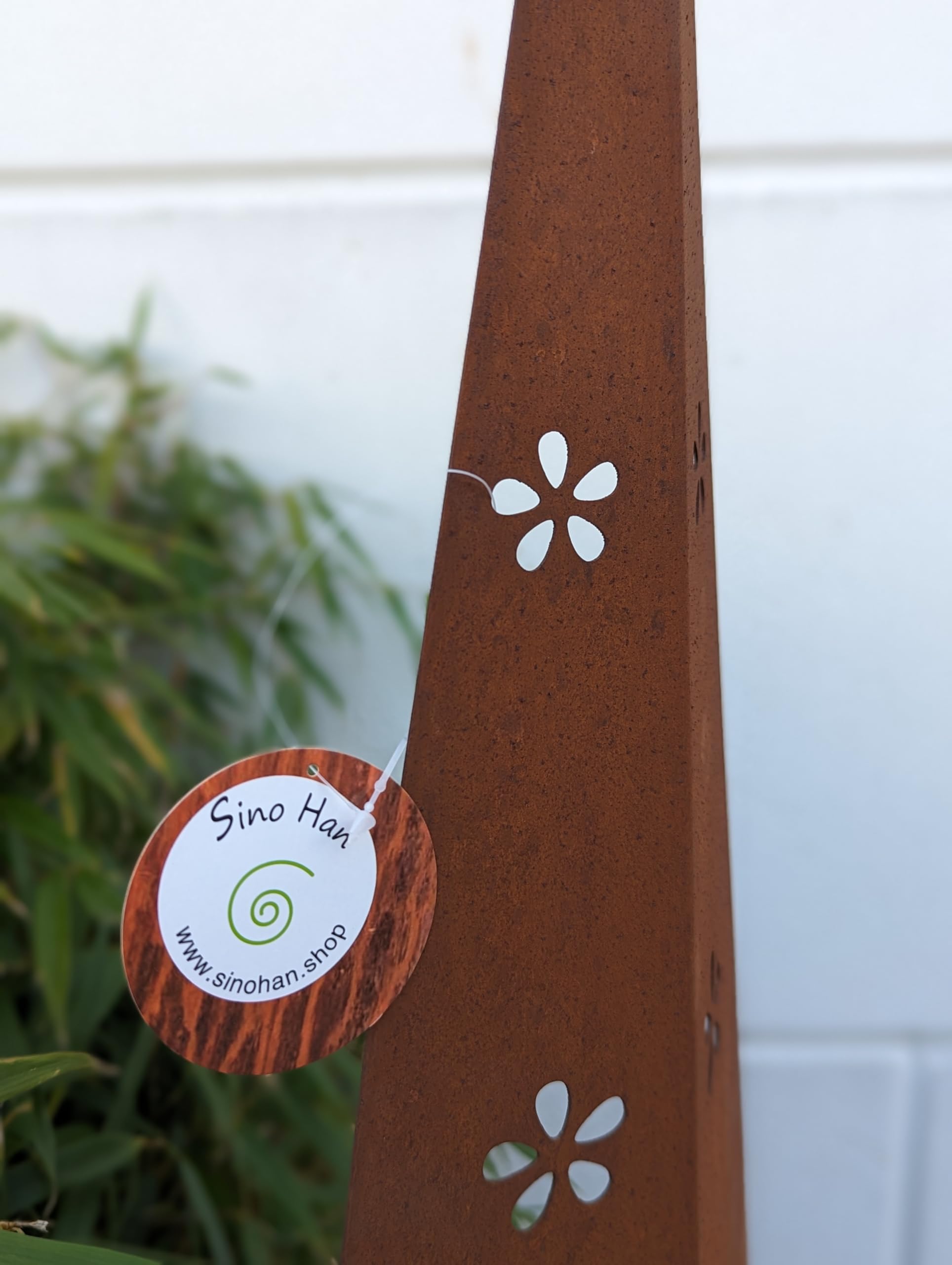 Zen Man Edelrost Gartenstecker Skulptur aus Metall, Glaskugel 6cm Grün, Rost H150cm, 032218