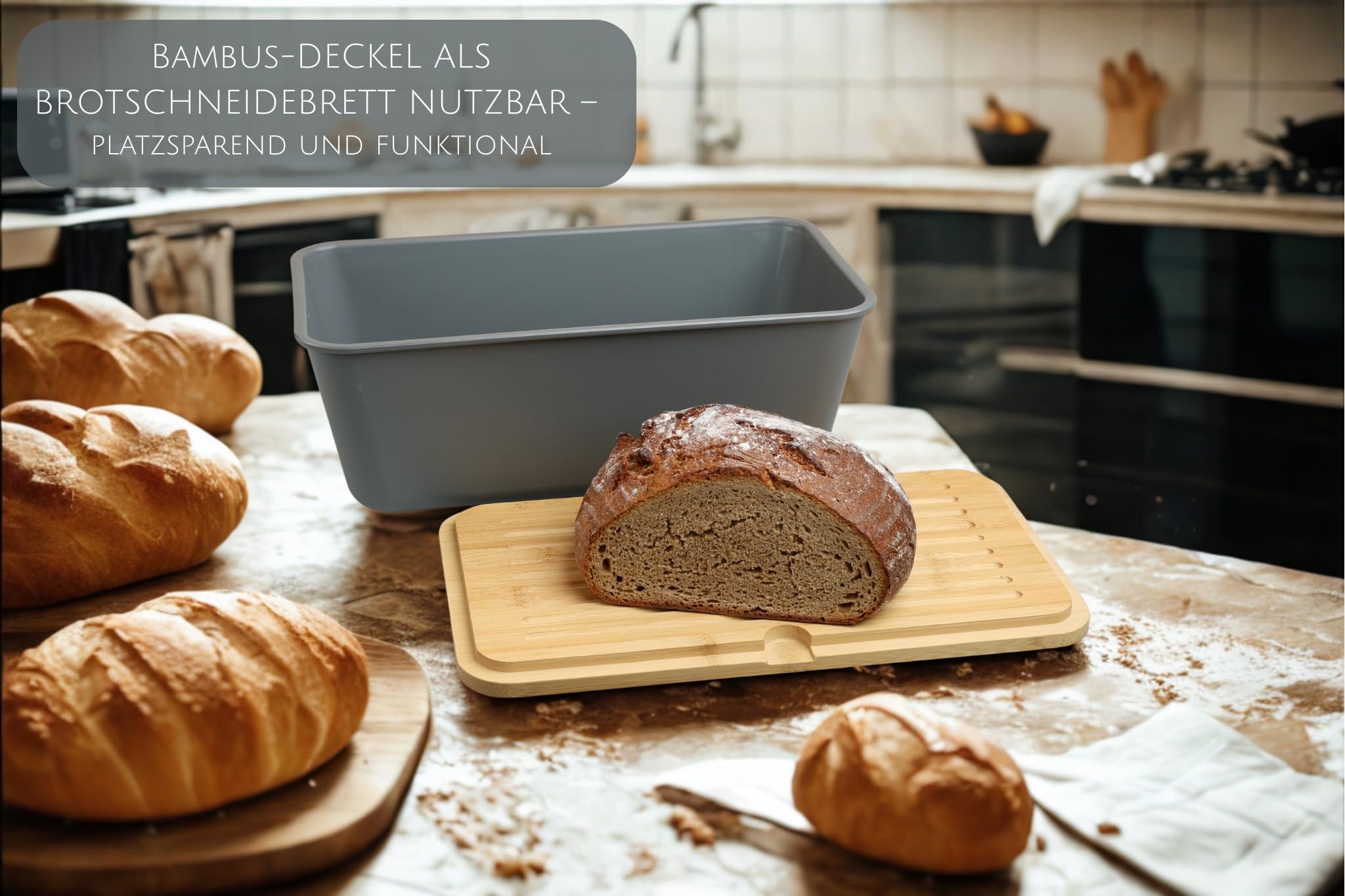 MOON HOME Brotkasten - Airlock Grey, mit vielseitigem Deckel aus Bambus/Holz als Brotschneidebrett, gefertigt aus PP-Kunststoff, verhindert Austrocknen, hält Brot länger frisch, 35.0x20.0x13.5cm