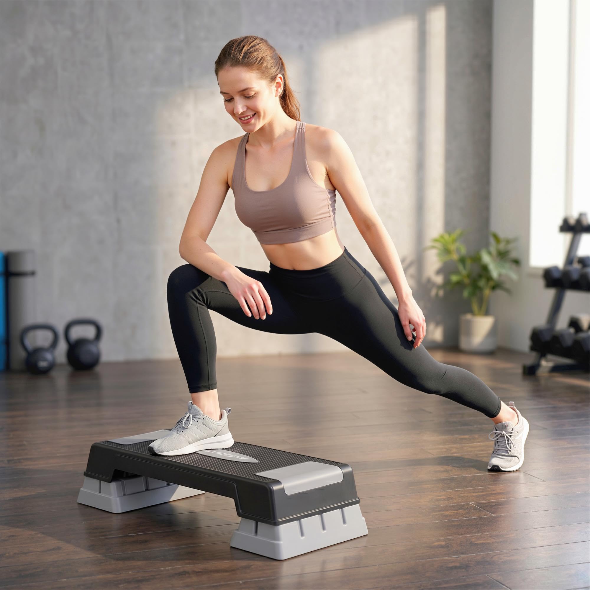 SPORTNOW Stepper Fitness Aérobic 3 Niveaux, Hauteur Réglable 12/17,5/22,5 cm, Surface Antidérapante, Charge 250 kg, Stepper Aérobic pour Maison et Salle de Sport, Gris