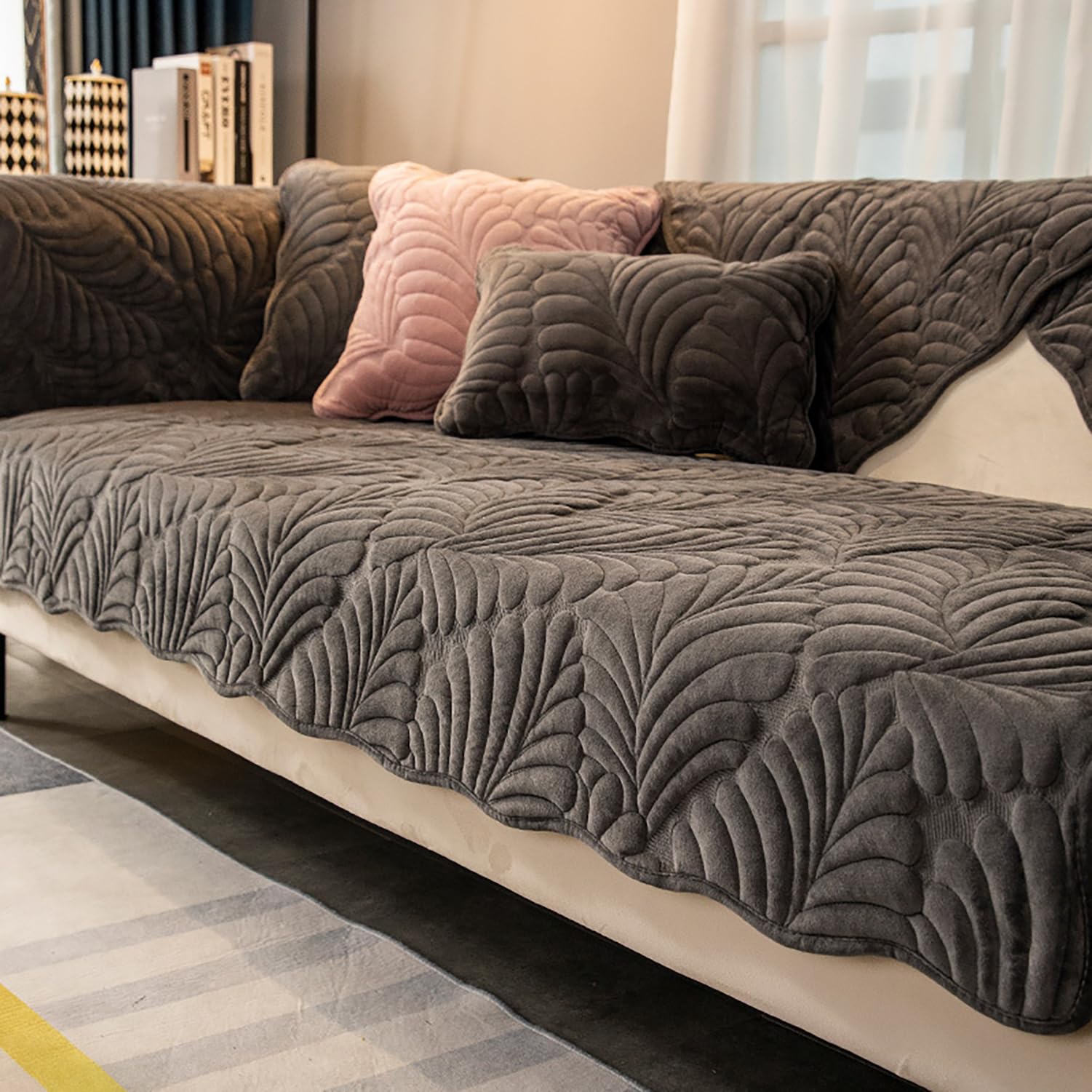 Housse de canapé épaisse 110x110 pour protéger un meuble usé avec style