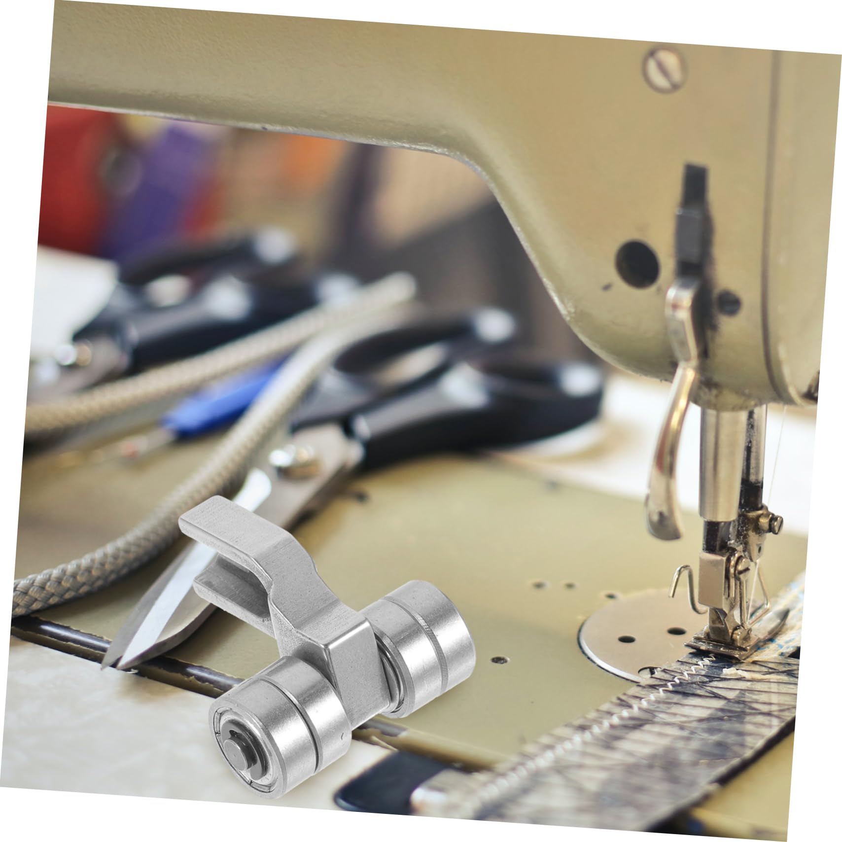 SHINEOFI 4 Set Piedino per Macchina da Cucire infila Cuciture Micro ago Sewing Machine griffa per Cucire per Uso Domestico Cucire Il Piedino è Disponibile in Ferro o plastica Silver