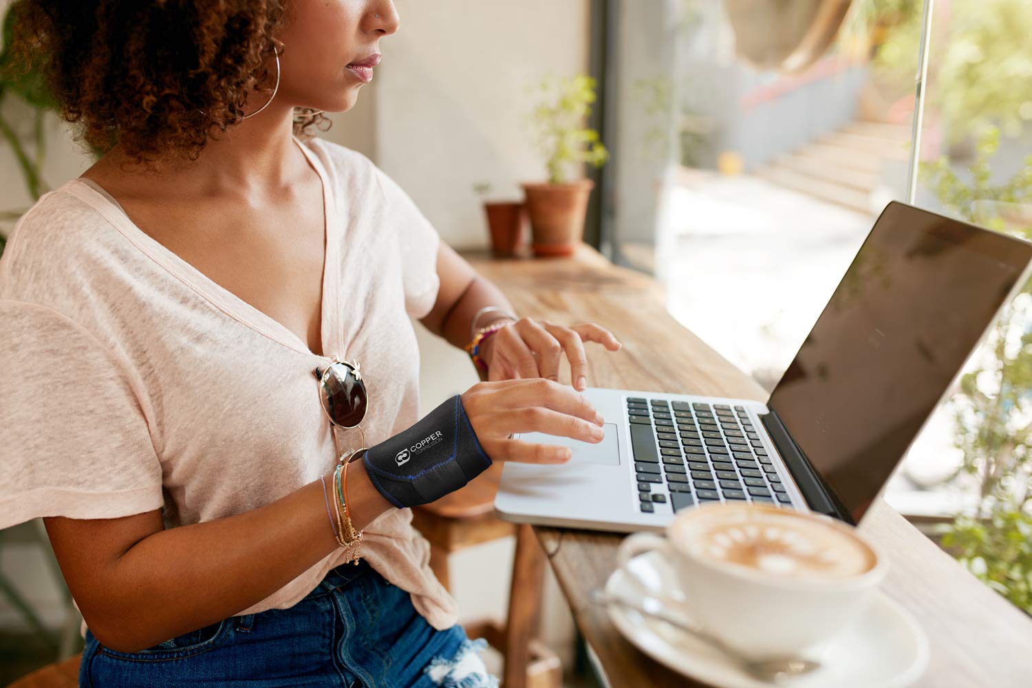 Copper Compression Wrist Ice Pack Wrap. Rapid Hot + Cold Relief Wrist