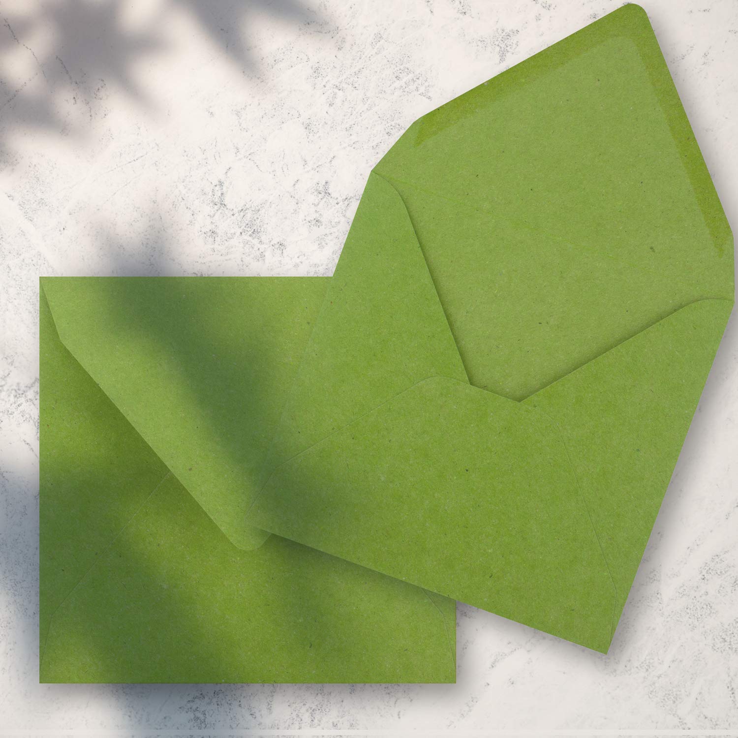 1000 x kwadratowe koperty w stylu vintage z jasnozielonego (zielonego) papieru typu kraft, ekologiczne, 15,5 x 15,5 cm, klejenie na mokro, spiczasta klapa NEUSER PAPIER