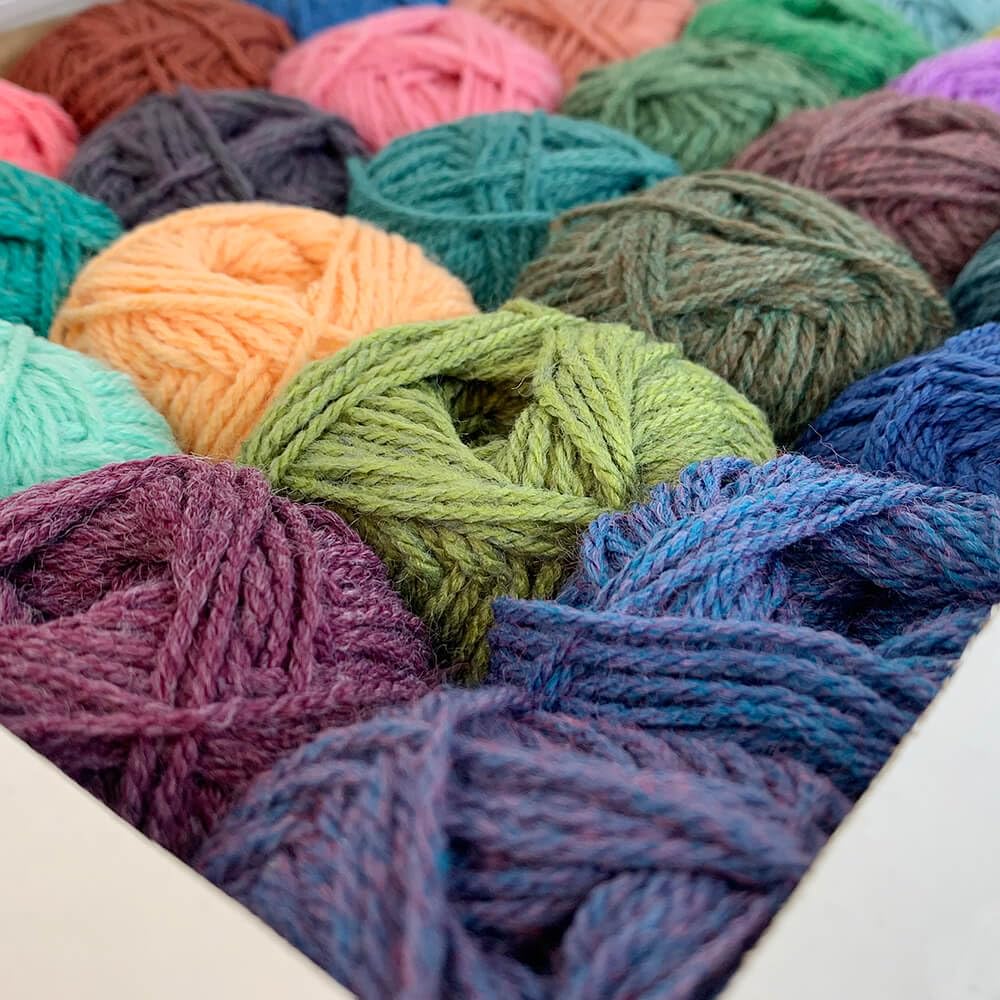 Scheepjes - Scheepjes Scrumptious Color Pack: tuffati nella creatività con 80 mini palle, 30 g ciascuna, che esplode con sfumature stimolanti