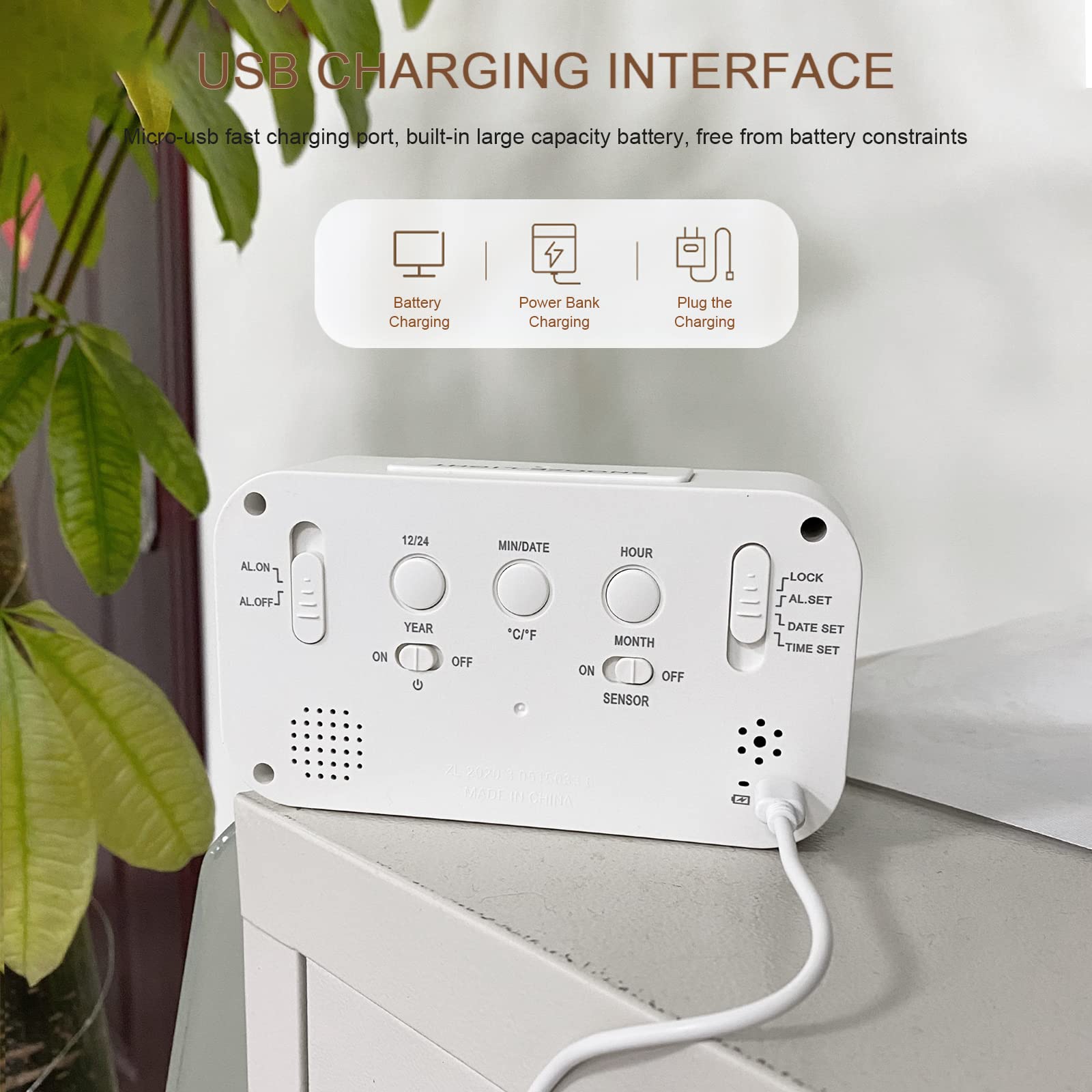 Jsdoin Reloj Despertador Digital, LED Pantalla Reloj Alarma Inteligente con Temperatura, Sensor de Brillo, 12/24 Horas, Función Snooze y Alarma para Dormitorio, Hogar, Oficina(Recargable,Blanco)
