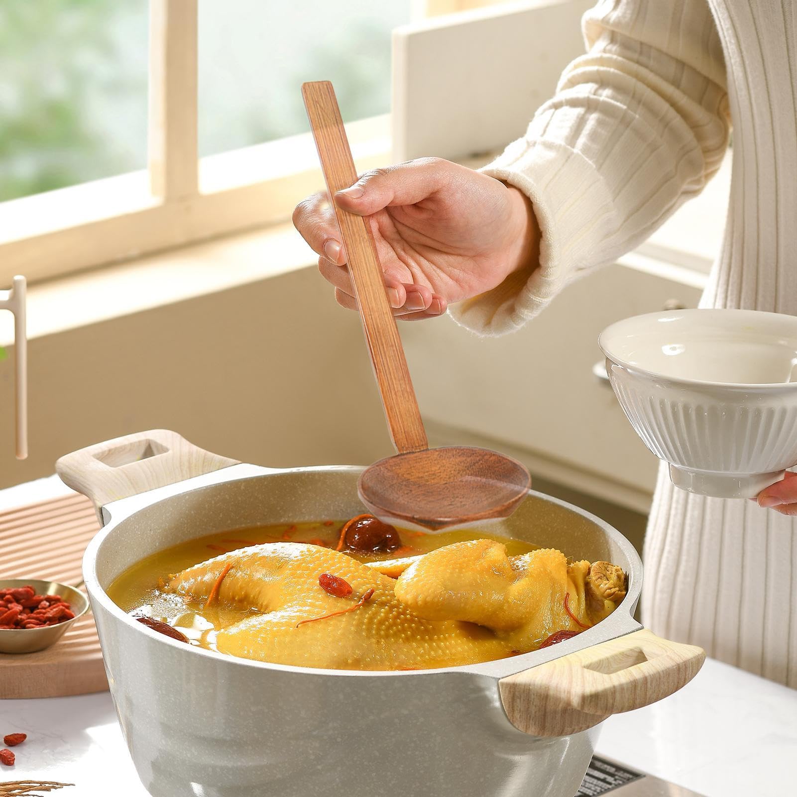 Cucchiaio in legno giapponese – Cucchiaio da portata con manico lungo, mestolo da portata per piatti di pasta e porzioni di brodo, posate con manico comodo, cucchiaio resistente al calore per la