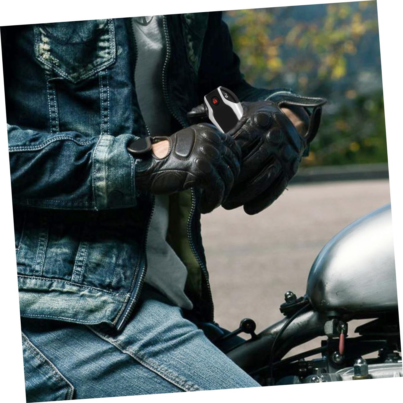 Kit di Allarme Antifurto per Motociclette con Blocco Motore Automatico, Telecomando Incluso, Plastica Resistente e Funzione di Sicurezza Avanzata per Moto