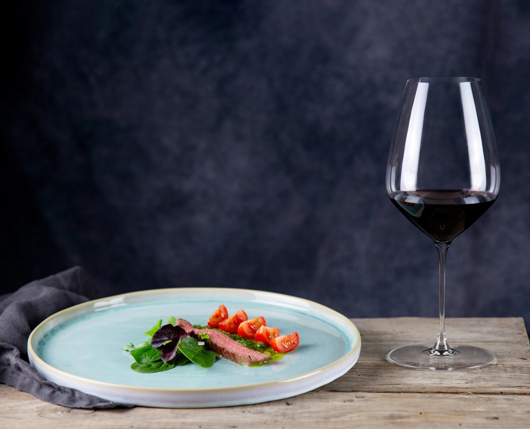 RIEDEL Veloce Syrah/Shiraz Weingläser 2er Set, 720 ml, Rotweingläser-Set mit Mikrofaser-Poliertuch (50 x 64 cm), Kristallglas
