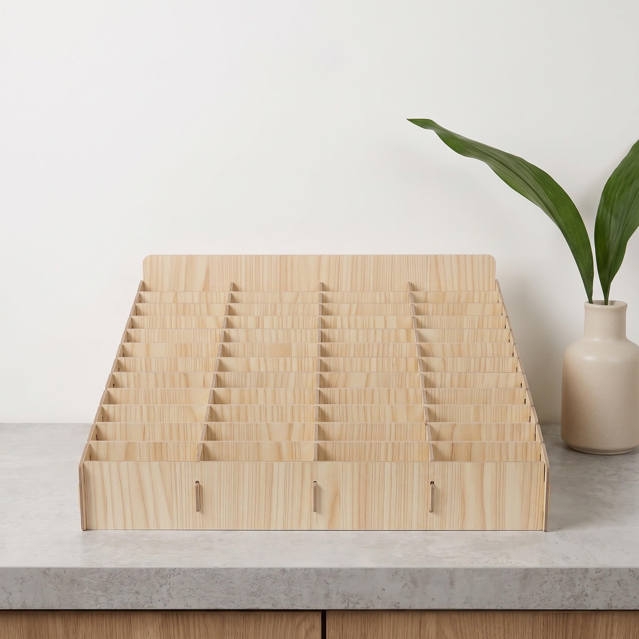 Porta Cellulare in Legno a Scomparti, Design Naturale Khaki | Aula e Ufficio, Struttura Inclinata Multi Griglia, Salvaspazio, Portatile, per Studenti e Famiglie