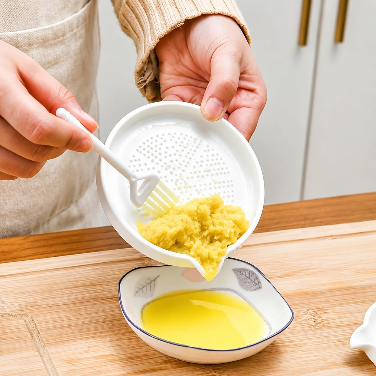 Ceramic Handheld Ginger Garlic Grater Mini Mortar Spice Tool Kitchen Zester Citrus Fruit Grating Plate Nonstick Small Size Easy Clean Home Cooking Accessory (Pack of 1)-image-0