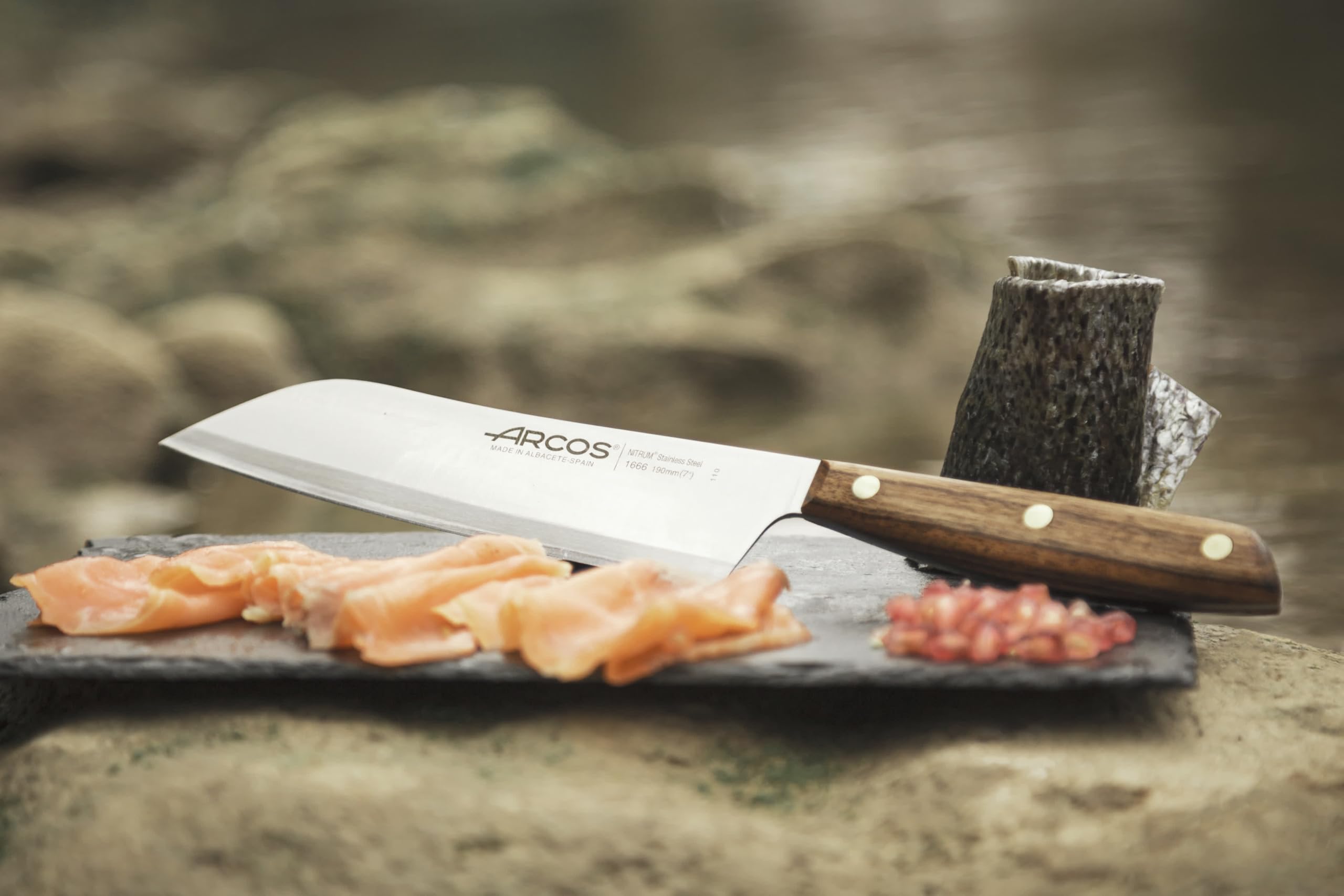 Arcos Serie Nordika - Santoku Messer - Edelstahl Nitrum - Klinge 190 mm - Ovengkol Holzgriff 100% natürlicher FSC - 100% recycelte Verpackung - Farbe Braun