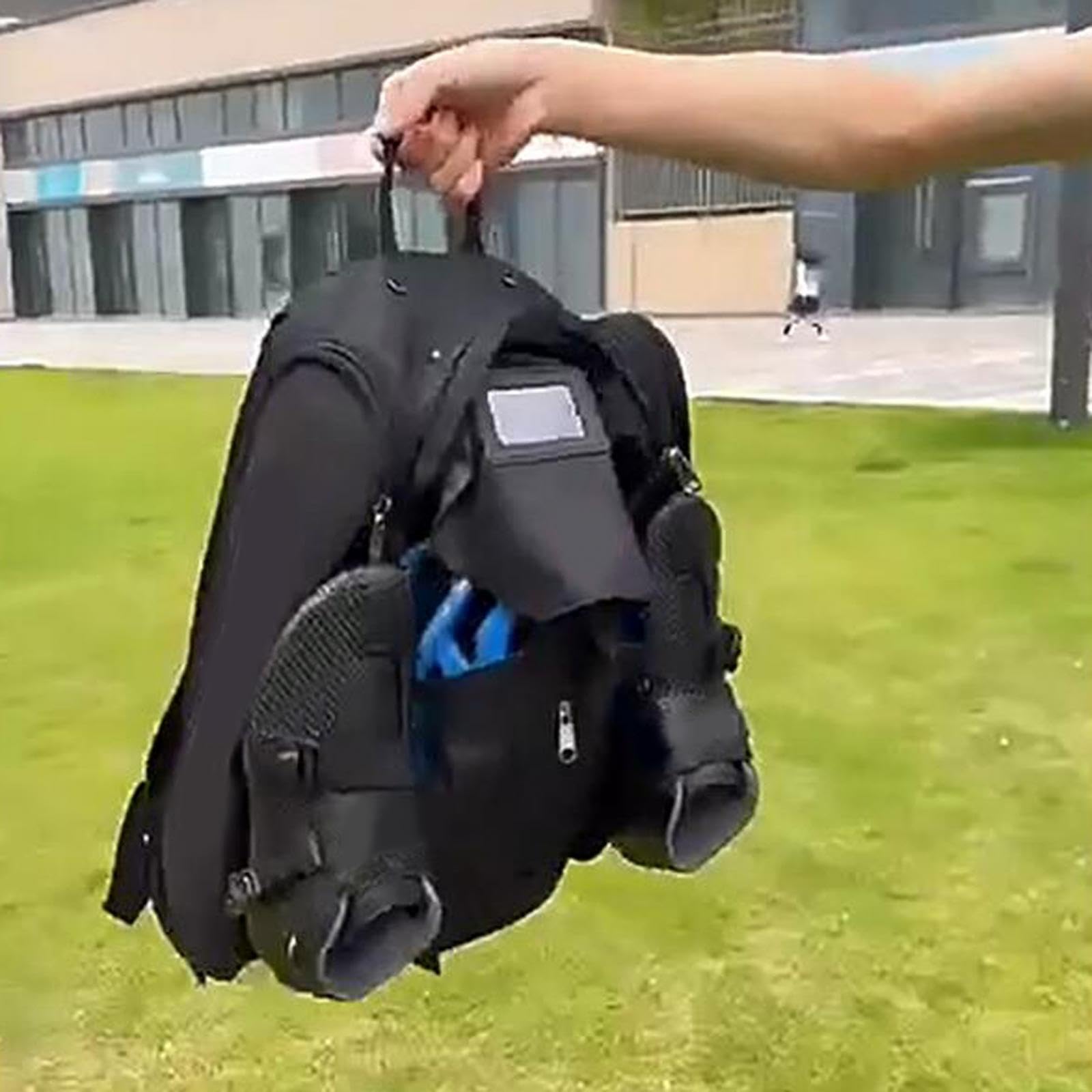 Eislauftasche mit verstellbarem Schultergurt, ideal für | Inlineskates, bietet viel Stauraum und eignet sich perfekt für professionelles Speedskating und Inlineskaten.