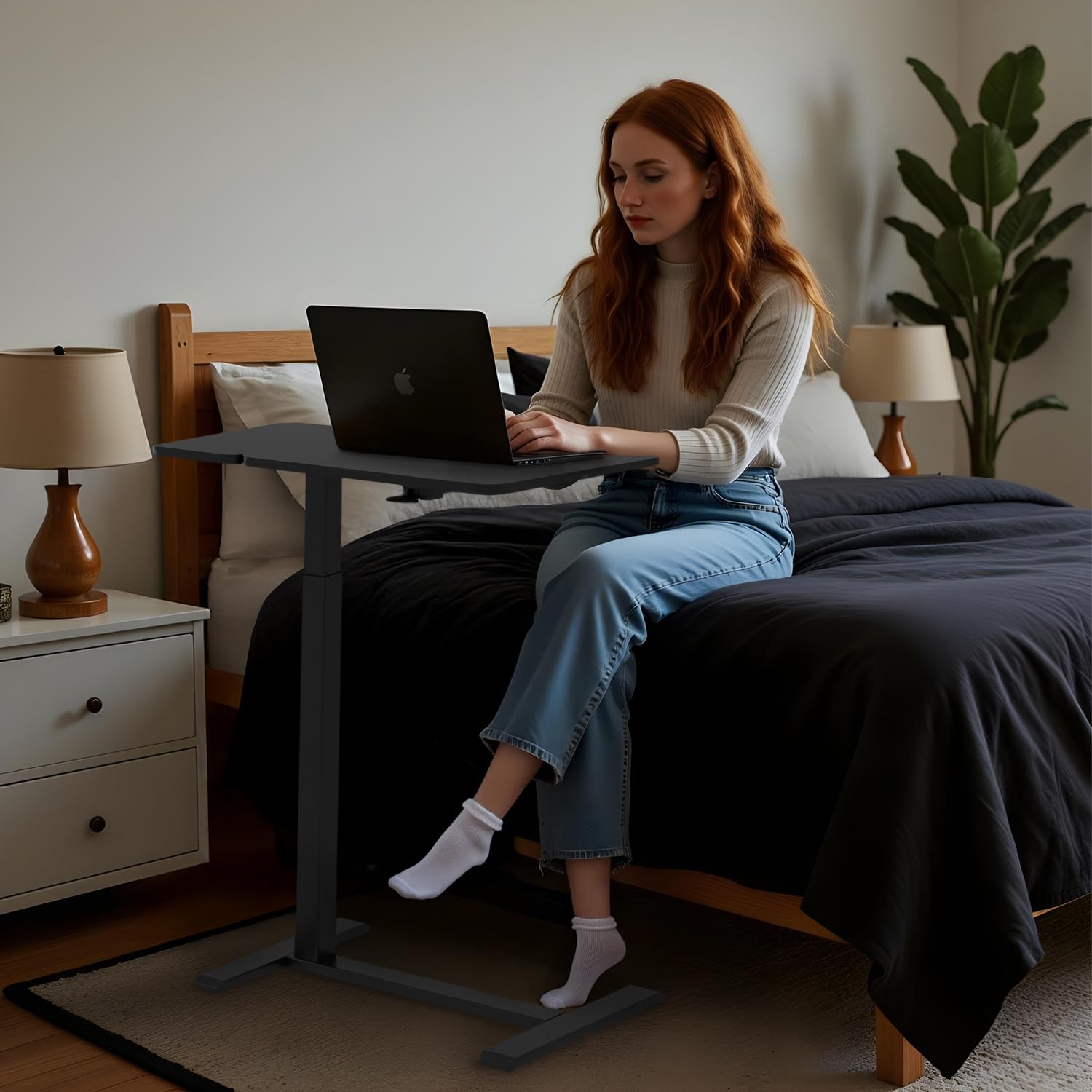 Maclean Laptop Schreibtisch höhenverstellbar 755–1108 mm | Neigbar bis 60° | Mobil mit Rollen | Belastbar bis 30 kg | Ergonomisch & stabil | für Homeoffice & Büro (Schwarz)