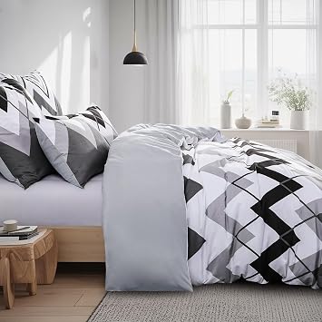 Double Duvet Set - Double Bedding Set with Pillowcases, Ultrasoft Microfiber Luxury Non Iron Quilt Cover with Zipper Closure, Chevron Black & Grey 200x200cm