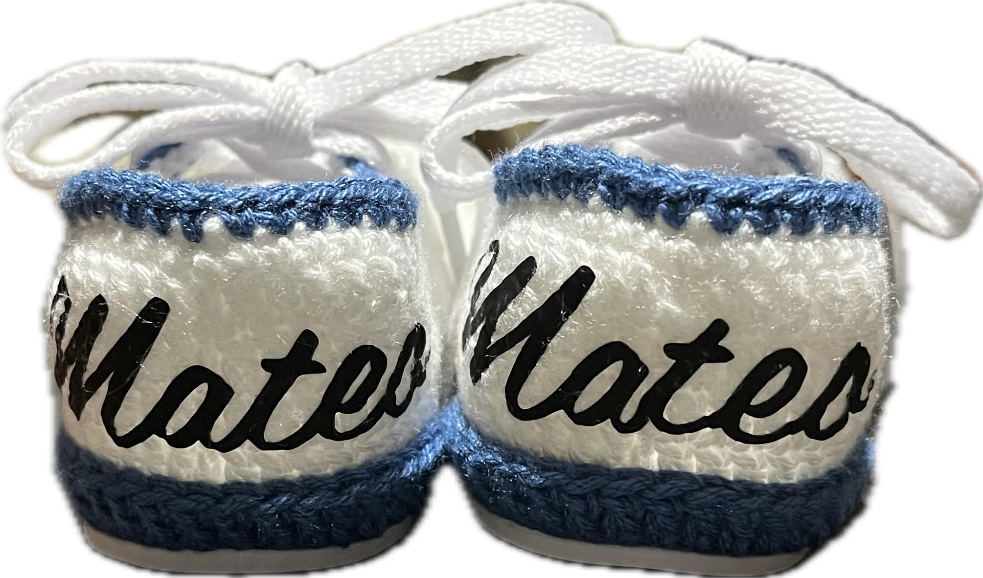 Patucos Futbol del club de La Coruña para bebe recien nacido de ganchillo o crochet. Personalizados con el escudo de tu club, disponibles en tallas 0-12 meses. Te regalamos el nombre del bebe grabado