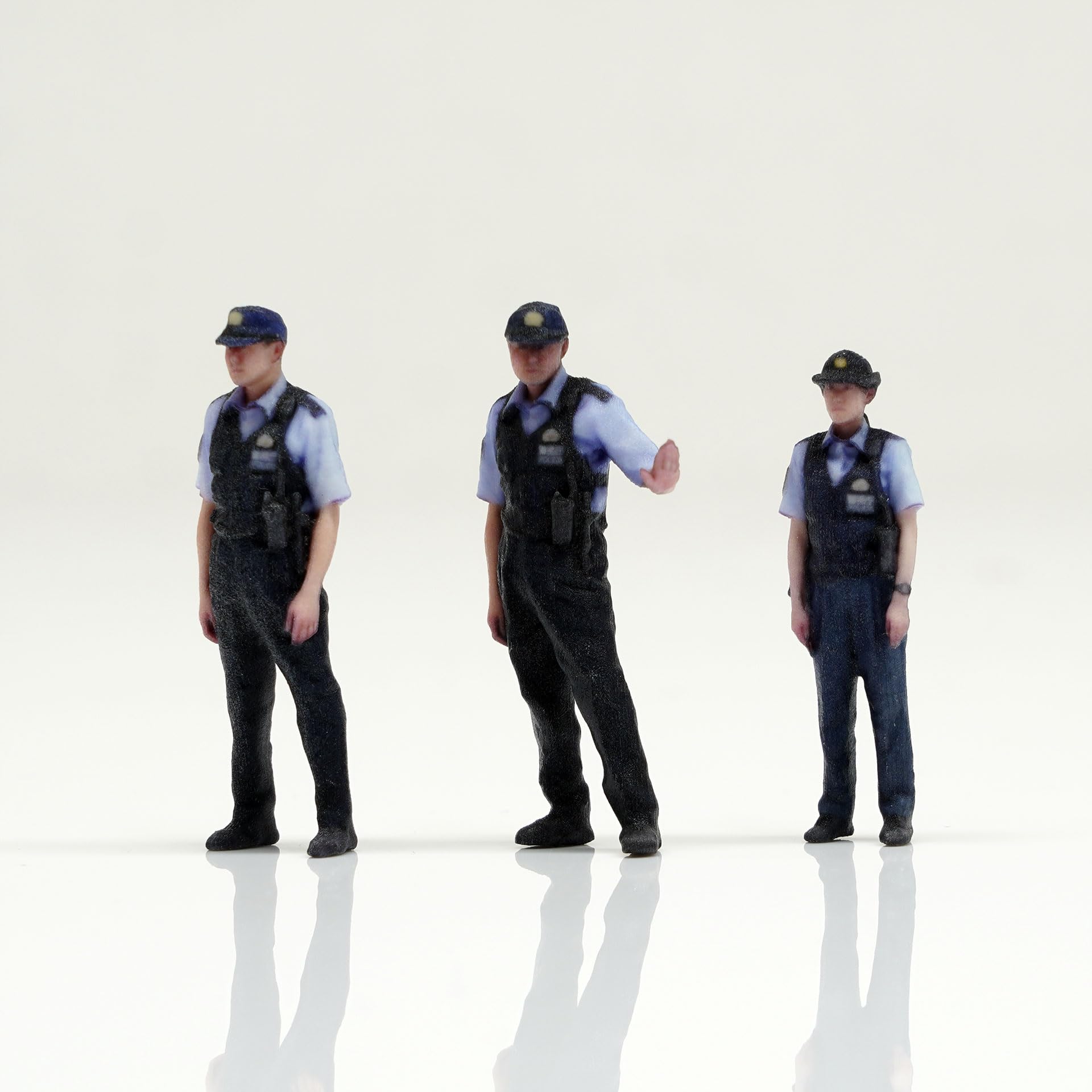 Amazon.co.jp: figreal 1/43警察官003(13) 3体 彩色済みフィギュア