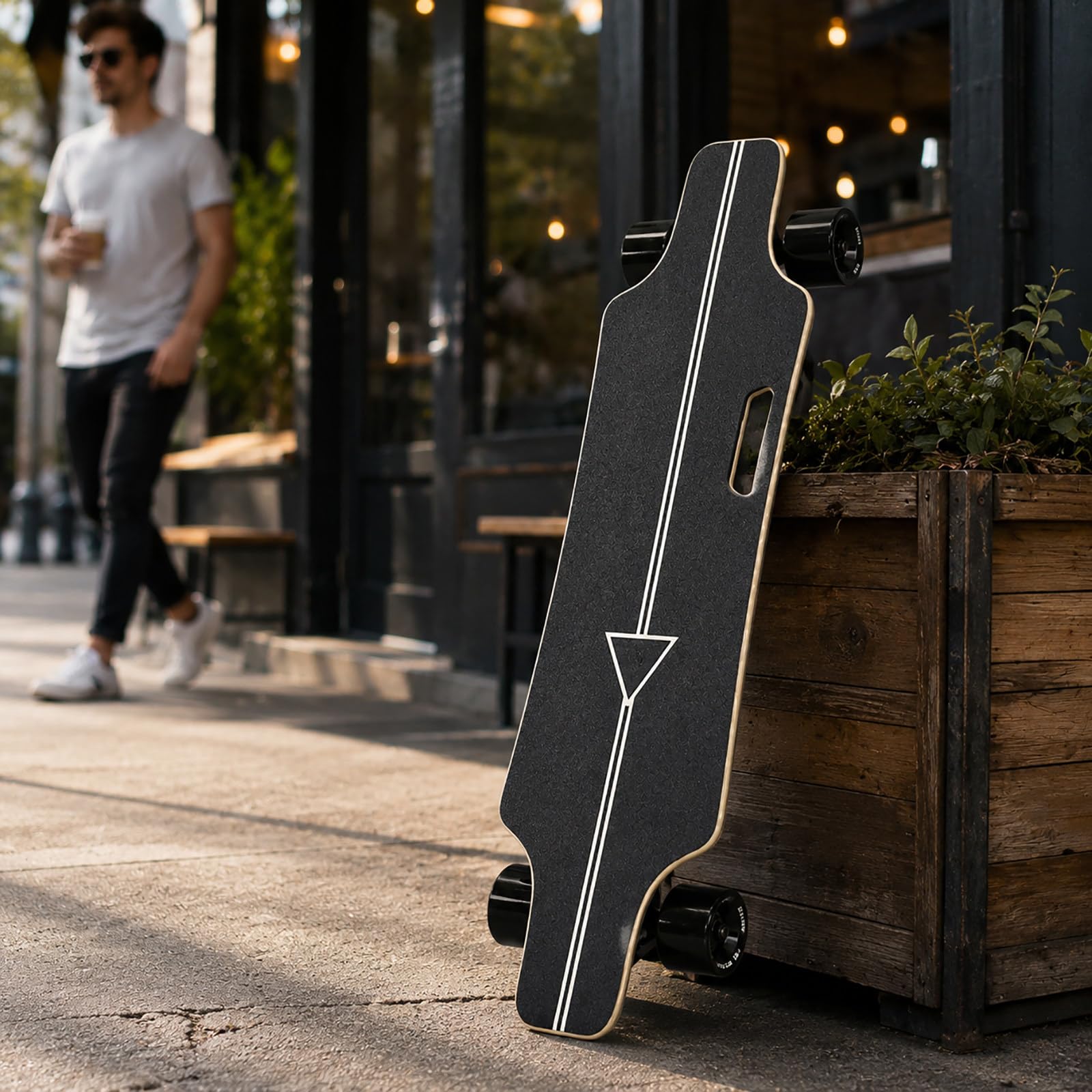 Skateboard Eléctrico para Adultos y Jóvenes - Longboard Eléctrico Ligero con Mando, Tabla de Arce de 7 Capas, Carga hasta 90 kg