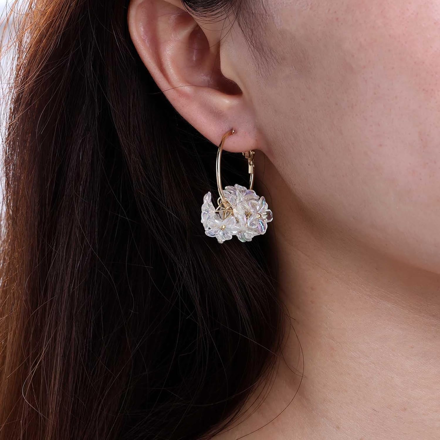 Acrylic Flower Hoop Earrings Resin Flower Dangle Earrings White Tiny Flower Earrings Floral Cluster Drop Earrings Hollow Circle Huggie Earrings Jewelry for Women - Image 2