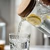 Deconox Mantar Kapaklı Borosilikat Cam Sürahi 2 Litre - Isıya Dayanıklı Minimalist Karaf ve Detoks Şişesi