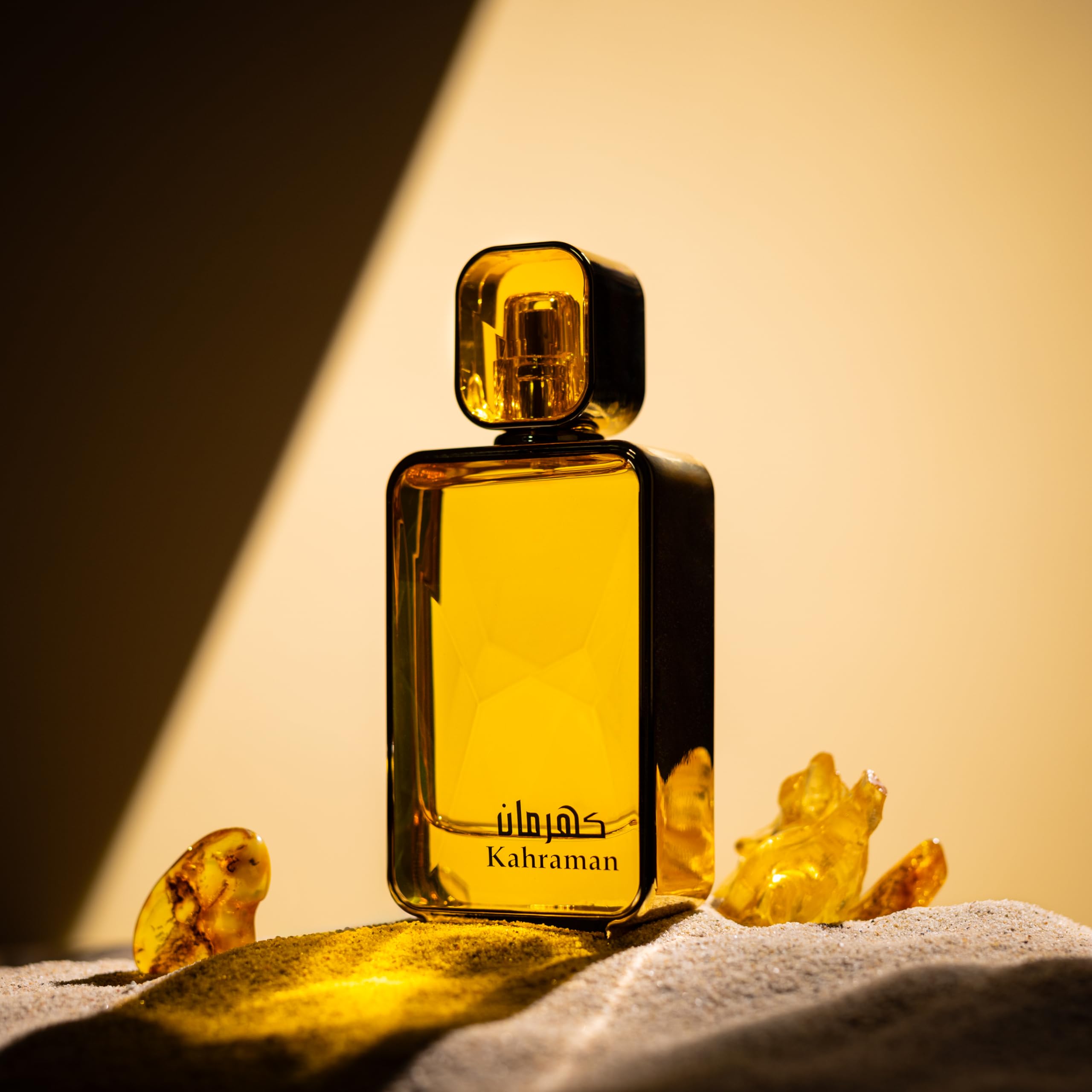 Arabian Oud KAHRAMAN 100 ml | Eau de Parfum Unisex | Frutta, Fiori bianchi e muschio | Profumo fresco e orientale.
