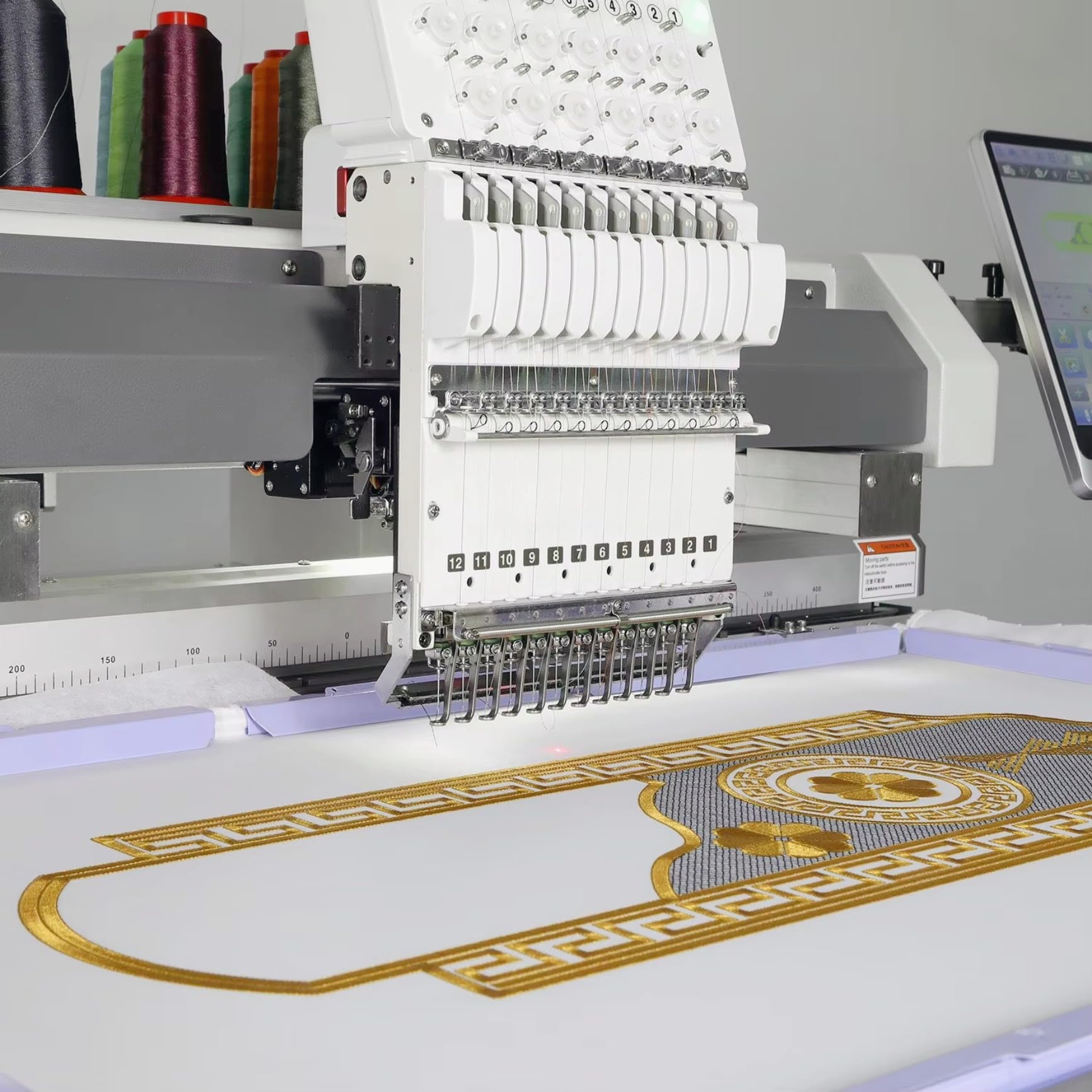 Smart Stitch Stickmaschine mit KI-Digitalisierungslink | Automatische Formatkonvertierung Nähgerät übersetzt automatisch Vektorgrafiken in makellose Stichdateien.
