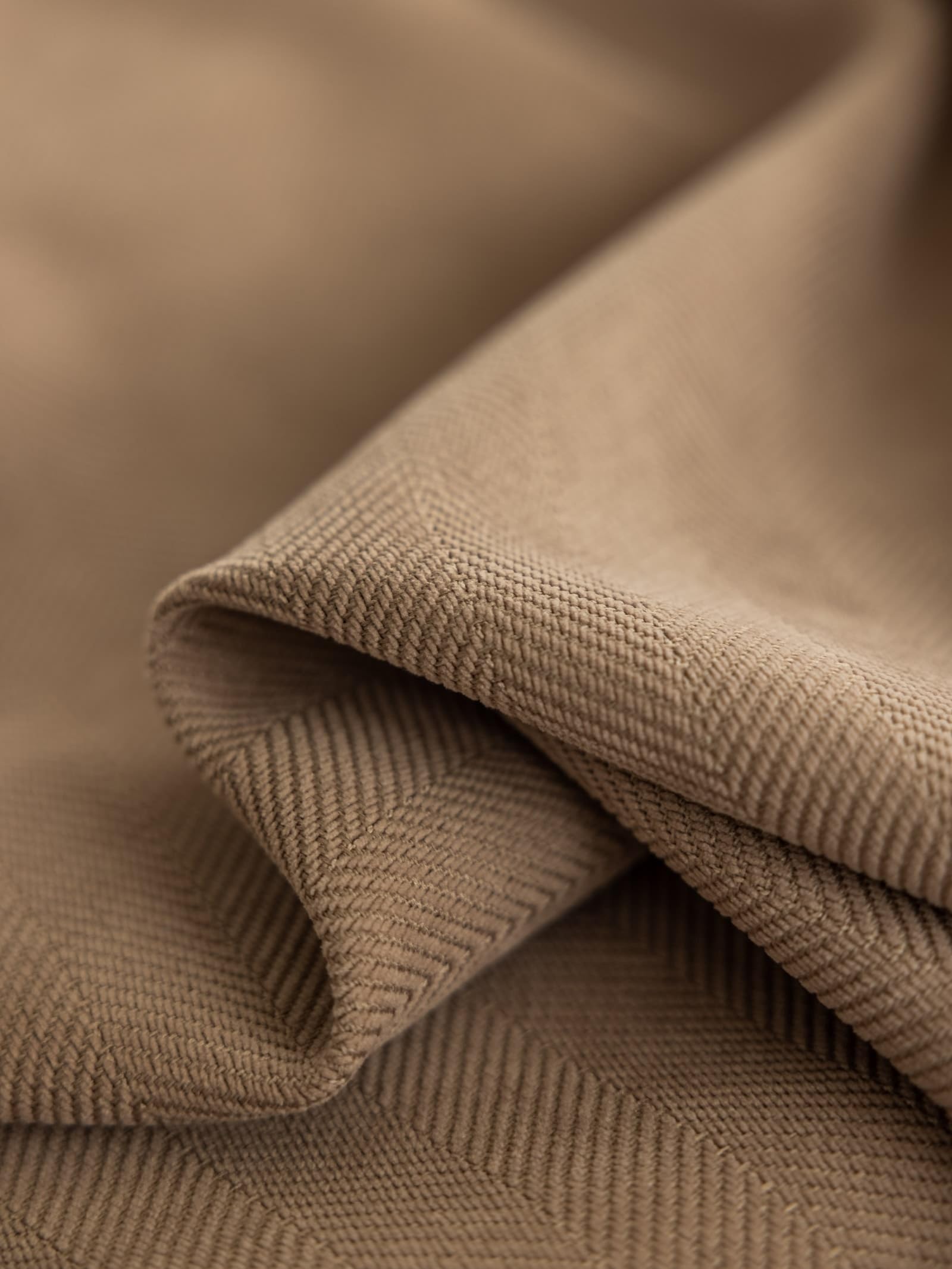 Gardiene Verdunkelnd 214 cm Lang, Vorhänge Braun Wohnzimmer Chenille mit Ösen Fenster Vorhang Einfarbig Jacquard Moderne 2 Stück Ösenvorhang für Schlafzimmer, 214x107 cm(Höhe x Breite)