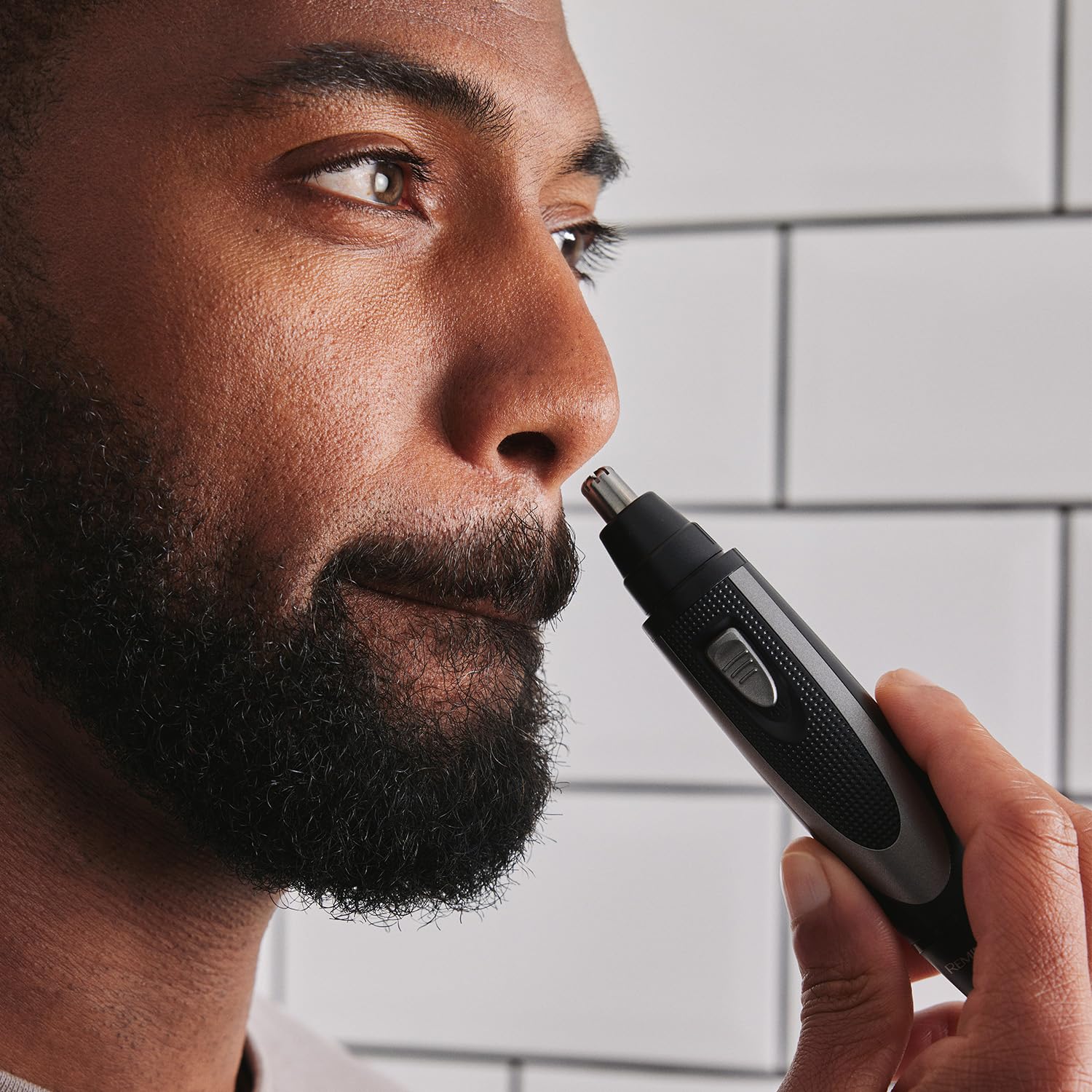 Remington The Works MB905 Kit de tondeuse à barbe avec lames en céramique avancées (kit de 6 pièces : tondeuse à barbe et tondeuse de précision avec peigne à chaumes, tondeuse nez et oreille,