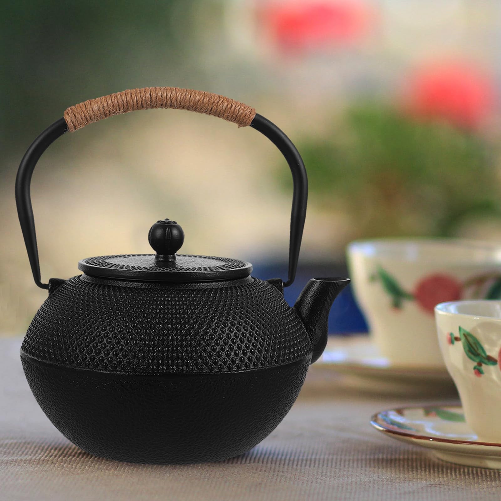 SOLUSTRE Théière en Fonte, Théière Japonaise 1200ml Noire avec Infuseur en Acier Inoxydable et Couvercle, Sûre pour Cuisinière, Déco de Table, Fêtes du Thé