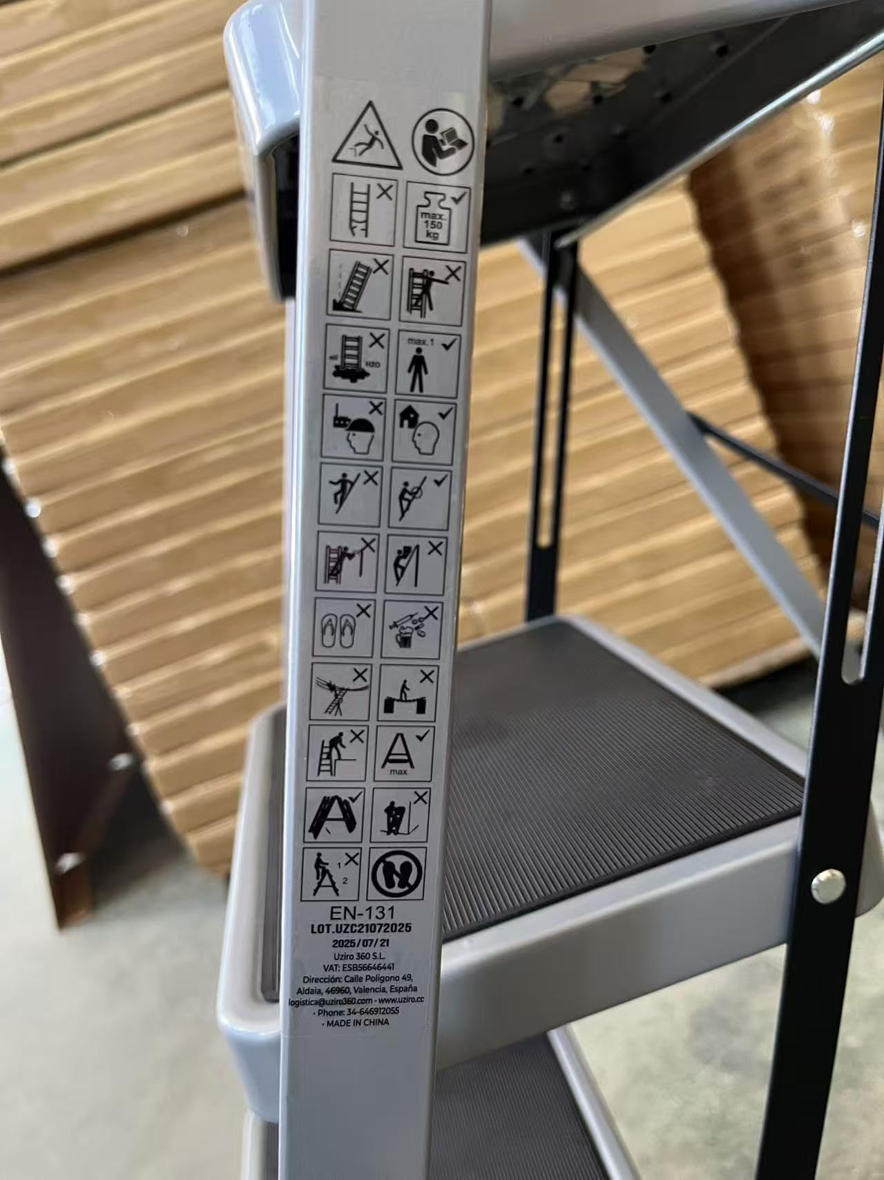 UZIRO Escalera Plegable 3 Peldaños -Estructura de Acero y Peldaño Antideslizante - Asa Superior de Goma - Escaleras Plegables Domésticas - Step Ladder para Hogar (Gris, 3 Peldaños)