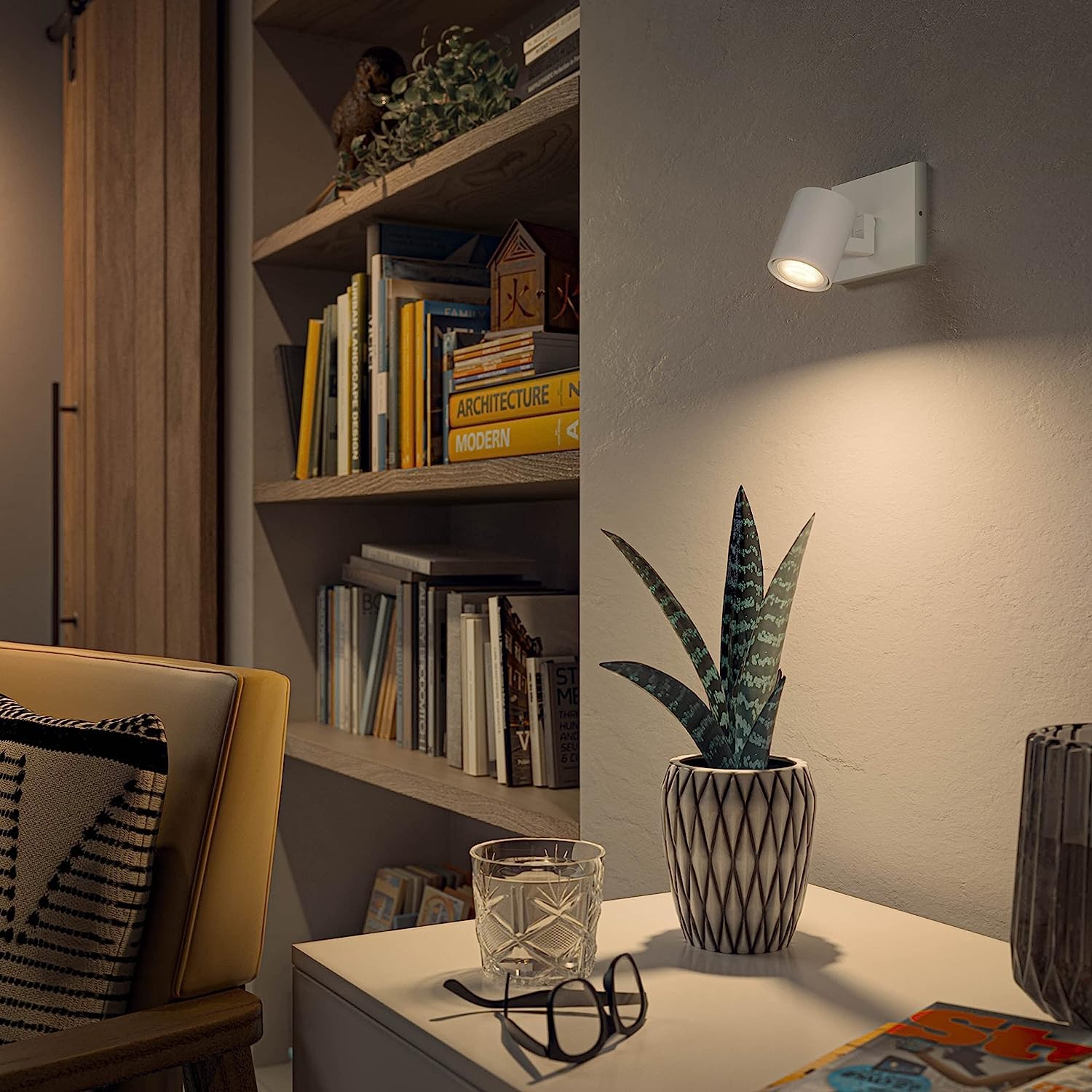Philips Hue – Lámpara inteligente, Hue Runner, Foco Extensible LED Inteligente, Luz Blanca Cálida a Fría, Compatible con Alexa y Google Home, Color Blanco