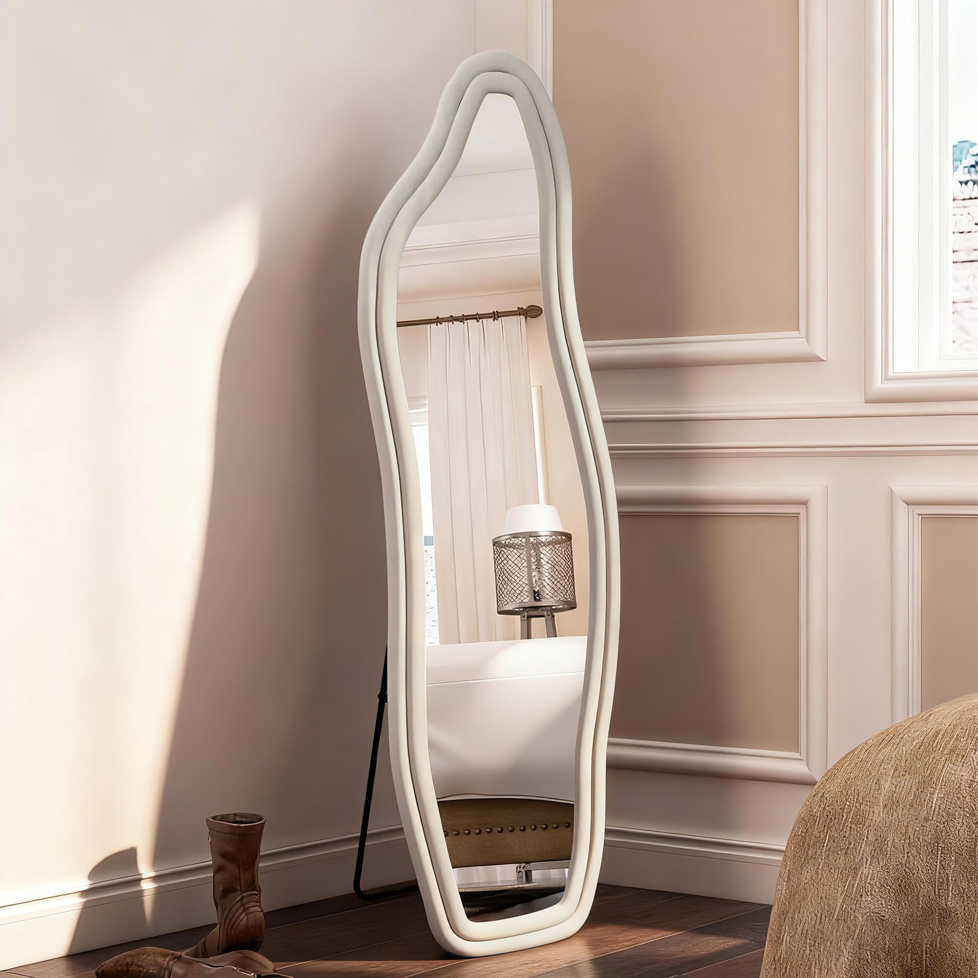 Grand Miroir sur Pied Asymétrique, 160x50cm Miroir Long avec Cadre en Velours Doux, Miroirs Décoratifs et Modernes, Parfait pour Chambre, Salon, Entrée et Dressing (Blanc-140 * 45cm)