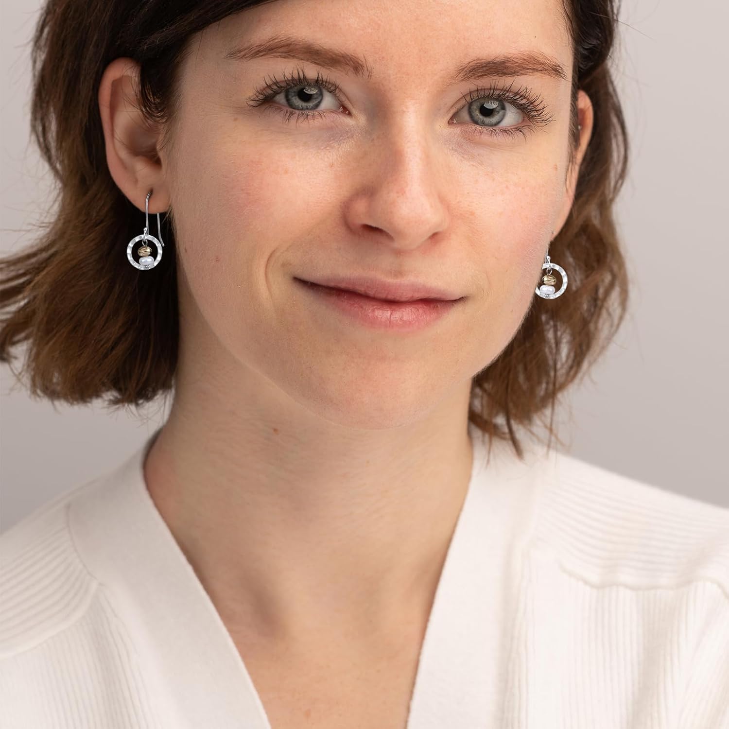 Two Tone Hammered Circle Pearl Dangle Earrings - Gold & Silver Hypoallergenic Earrings for Women - Image 3