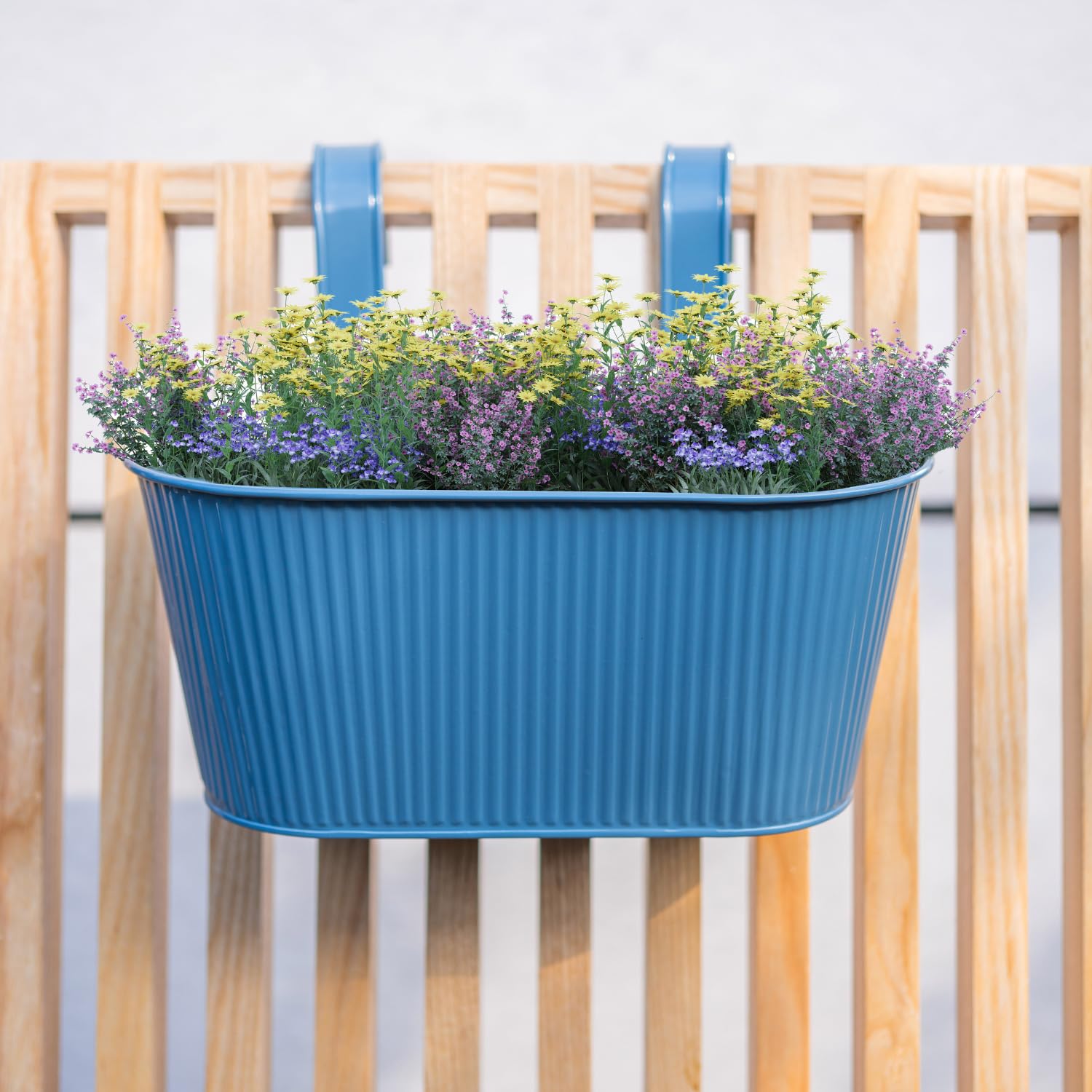 FabFinds Over Fence Ribbed Planter 26.5cm x 8cm x 12cm Metal Fence Plant Pot For Balcony Railings Patio Flowers Herbs And Garden Displays (1, Blue)