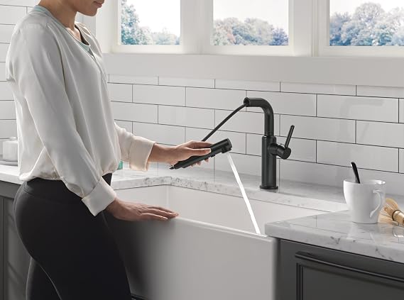 Delta Musluk Daneri Pull-Out Mutfak Bataryası, Pull-Out Püskürtücülü Siyah Mutfak Bataryaları, Mutfak Lavabo Bataryası, Manyetik Yerleştirme ile Mutfak Lavabo Bataryası, Mat Siyah 16879-BL-DST