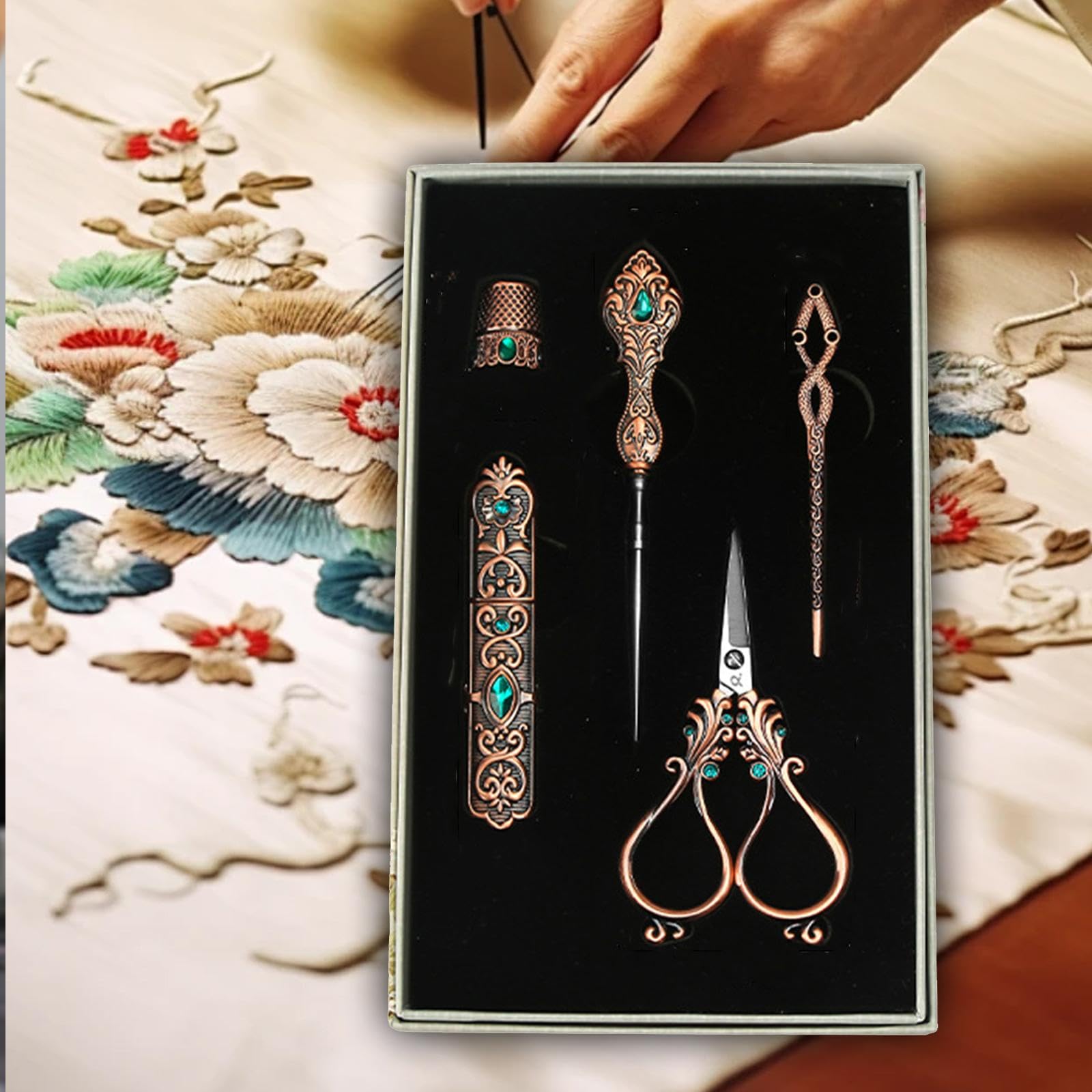 Stickerei Schere Set Nähset Stickwerkzeug Pin Nadelröhrchen Fingerhut Ergonomisch Benutzerfreundlich Klassischer Stil für Heimwerken Basteln Geschenk, Rotbronze