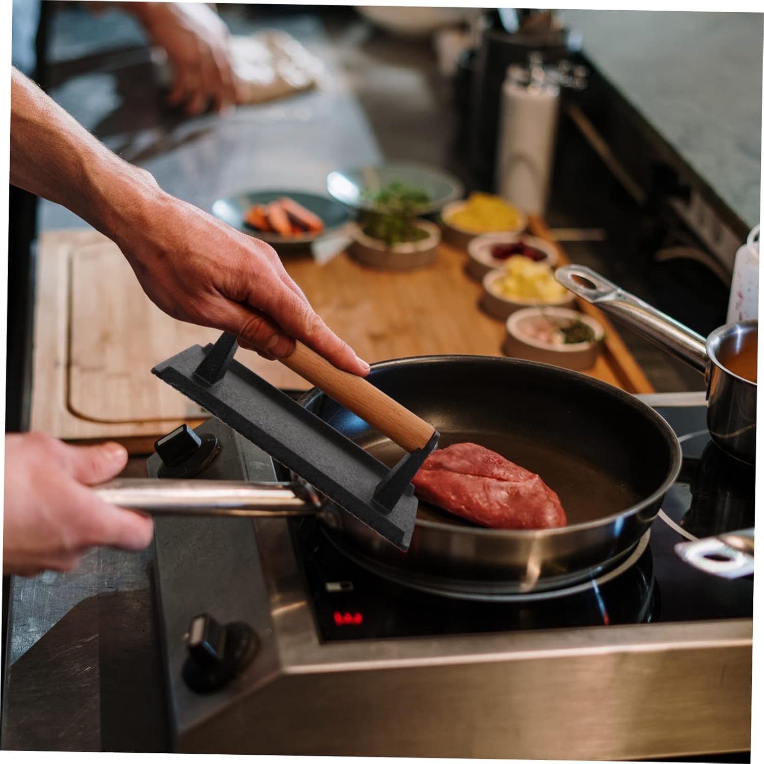 1pc Cast Grill Press Handle Heavy-Duty Meat Smasher for BBQ for Steaks and Burgers Even Heating and Easy to Clean