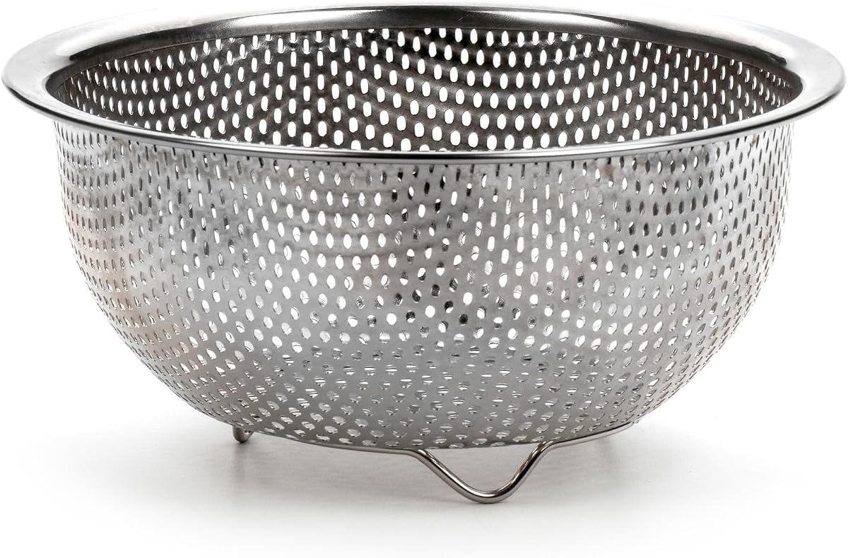 RSVP International Endurance Kitchen Collection Colador colador, color baya, acero inoxidable perforado
