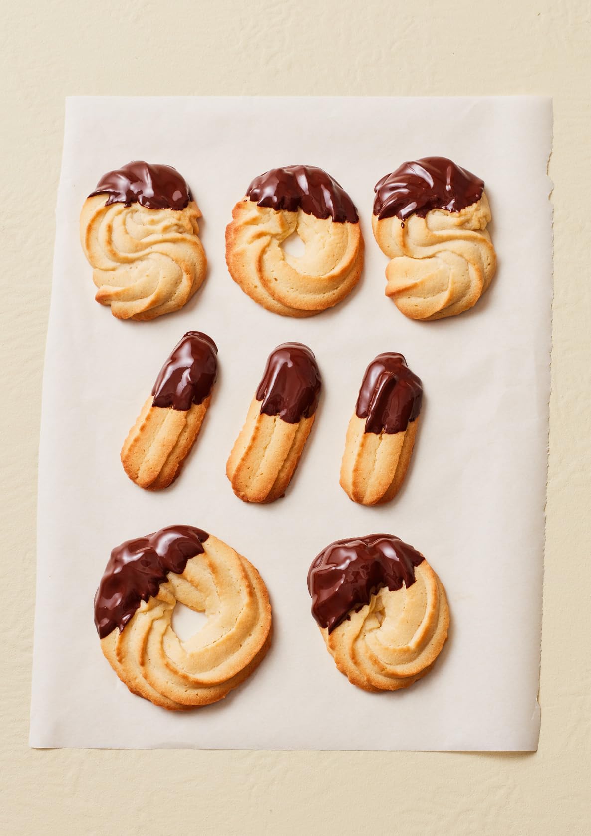 Crumbs. Cookies and sweets from around the world