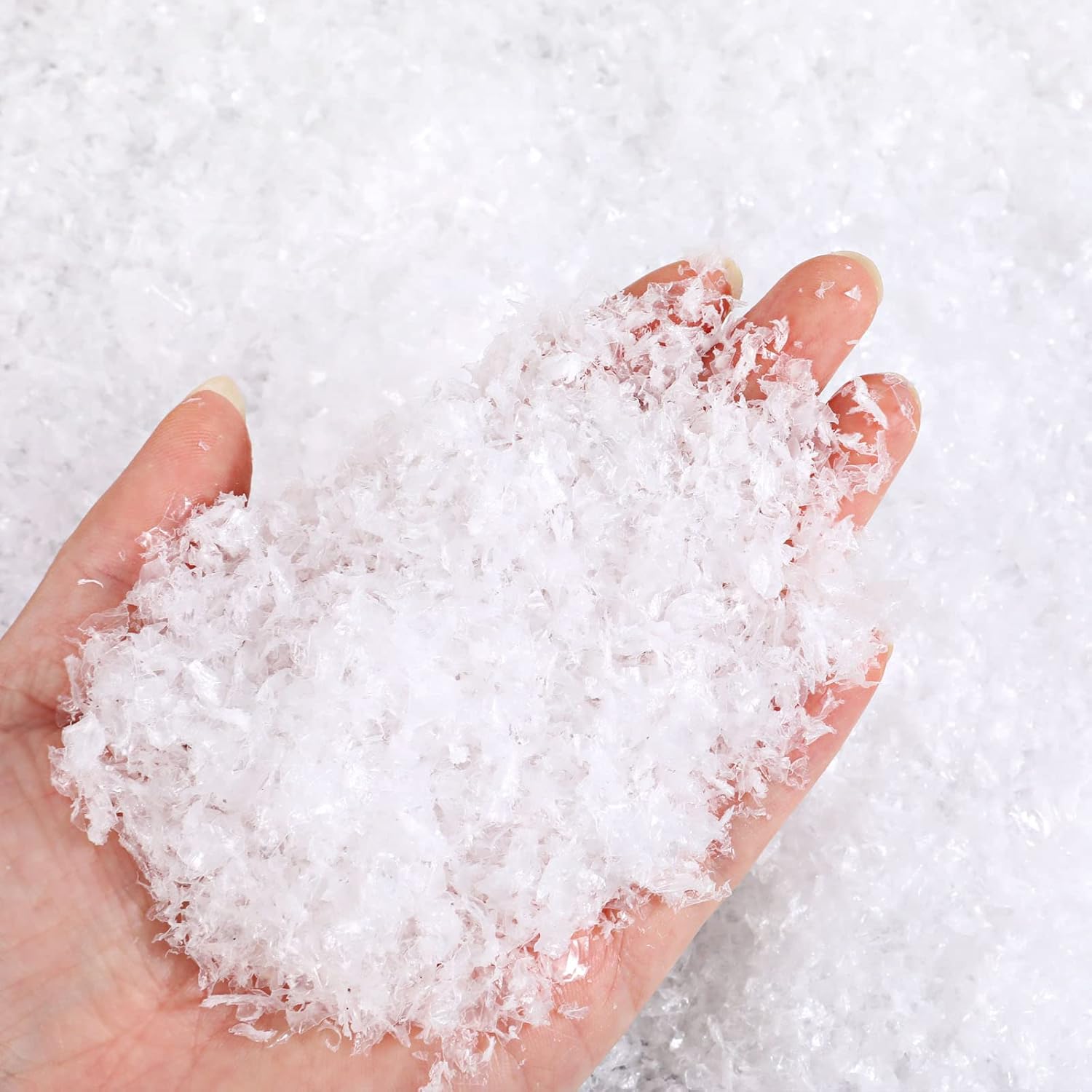 HOWAF 100g Magic Snow, Reusable Artificial Snow Powder for Christmas Decoration, Fake Snow for Winter Christmas Holiday Decoration, Sparkling White Dry Plastic Snowflakes for Fairy House Festival
