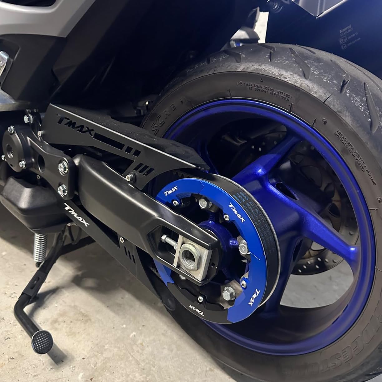 Motocicleta Accesorios para Yamaha TMAX 530 SX DX 2017 2018 2019 TMAX 560 Tech MAX 2020-2022 2023 Protector de Cadena de Motocicleta Cubierta Decorativa de aleación de Aluminio (Azul)
