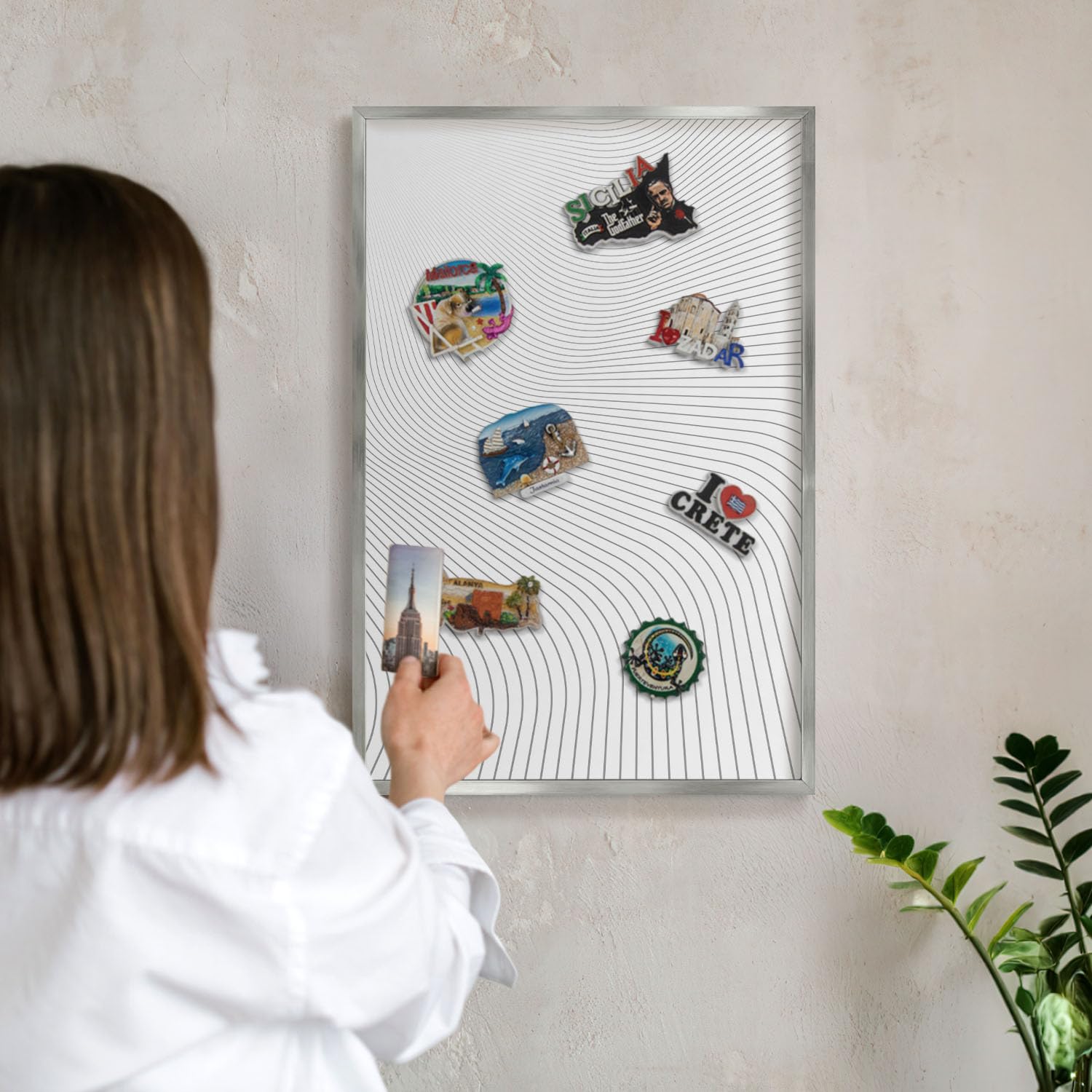 Panel Magnético 60x40 cm | Marco Plateado | Las Líneas Están Rotas. | Montaje Fácil | Pizarra de Pared | Para Restaurante y Bar | Expositor para Menú, Ofertas del Día