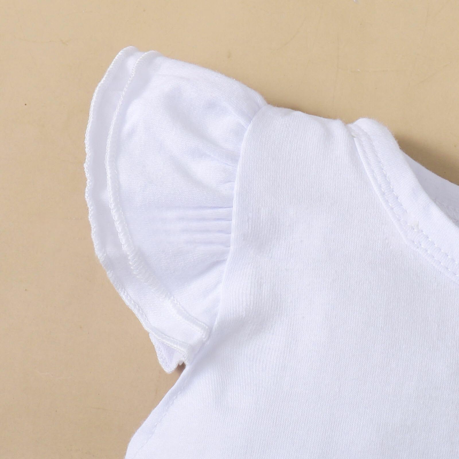 Ensemble pour Bébé Fille Haut à Manches Courtes et col Rond Couleur Unie Short à Bretelles Forme de Cœur