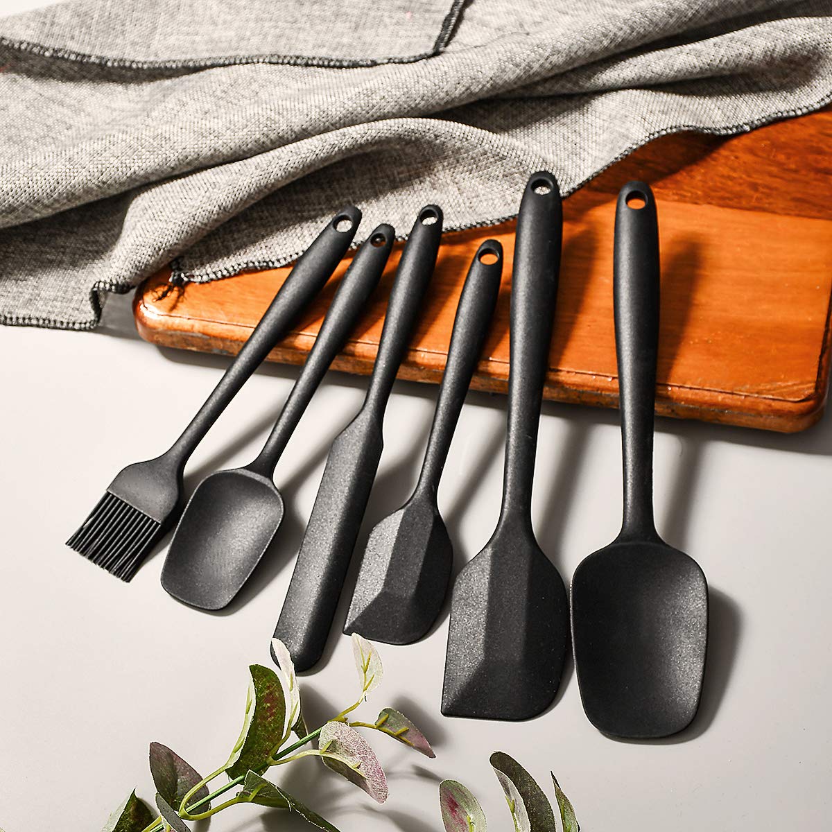 Set di spatole in silicone, 6 spatole in gomma ad alta resistenza al calore, design senza cuciture, set di utensili da cucina (nero, 6 pezzi)