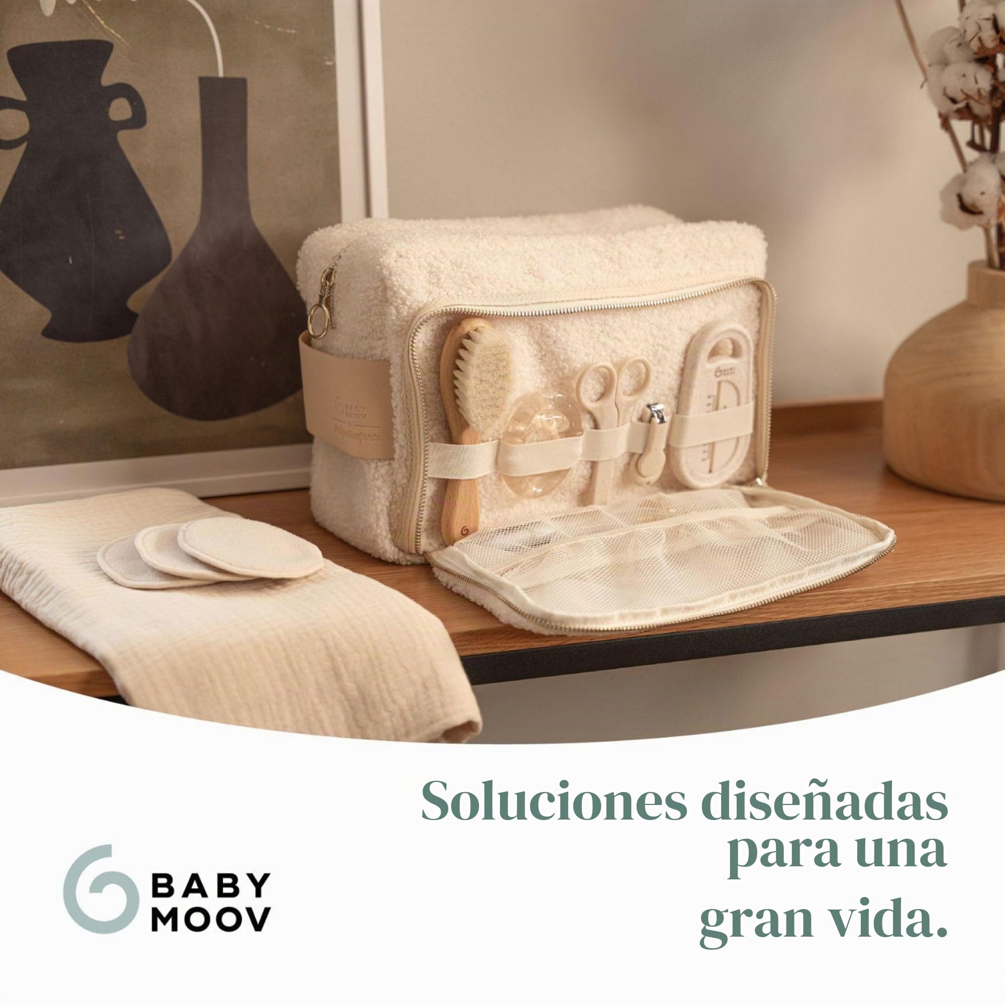 Babymoov Neceser para el cuidado del bebé, 11 artículos esenciales para recién nacidos, incluyendo aspirador nasal, termómetro de baño y cortauñas; Gran tamaño: 6 litros; práctico y elegante.