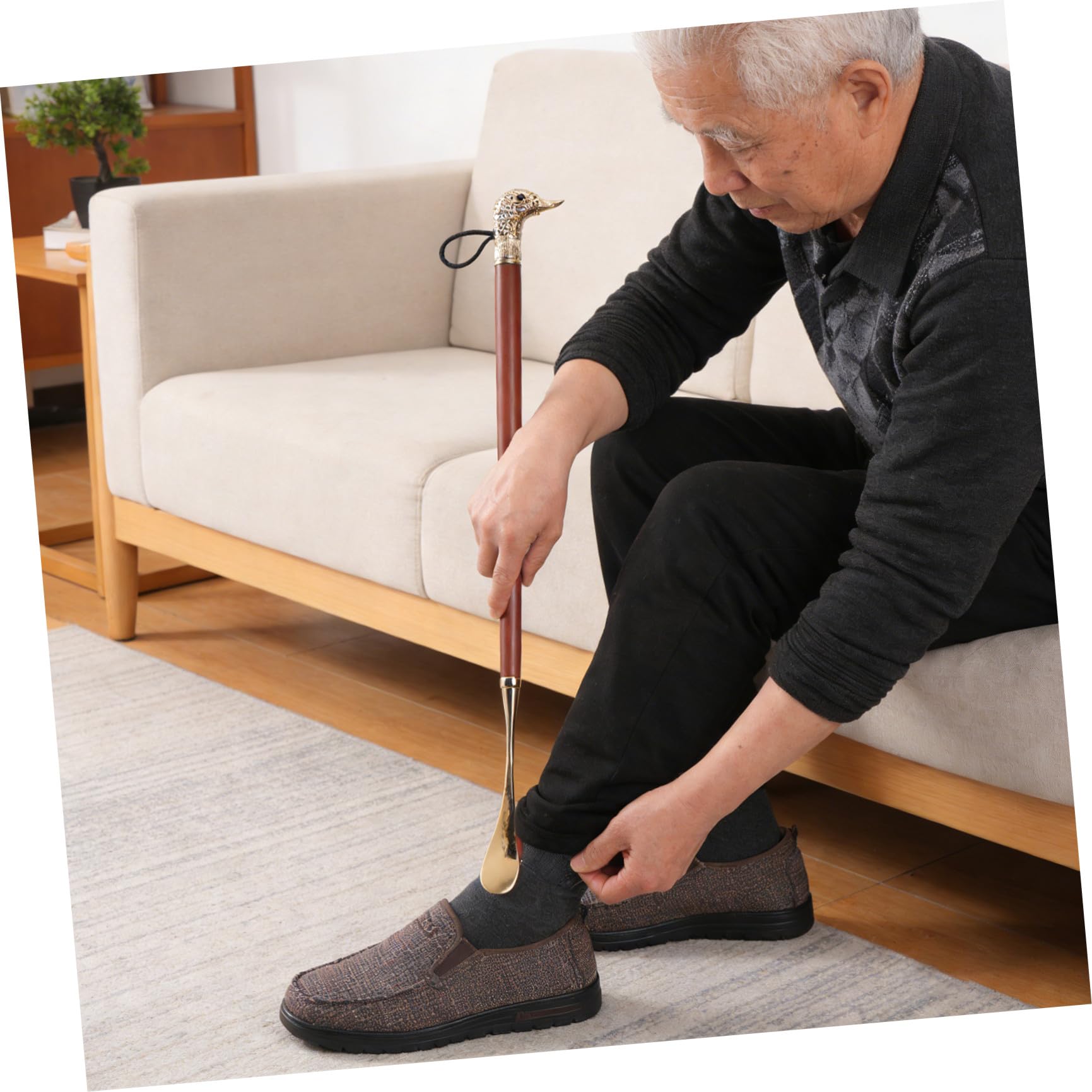 Calzascarpe in Metallo da 56 Cm Manico Ergonomico, Strumento Compatto e Comodo per Anziani e Donne in Gravidanza, per Uso Domestico e Viaggio