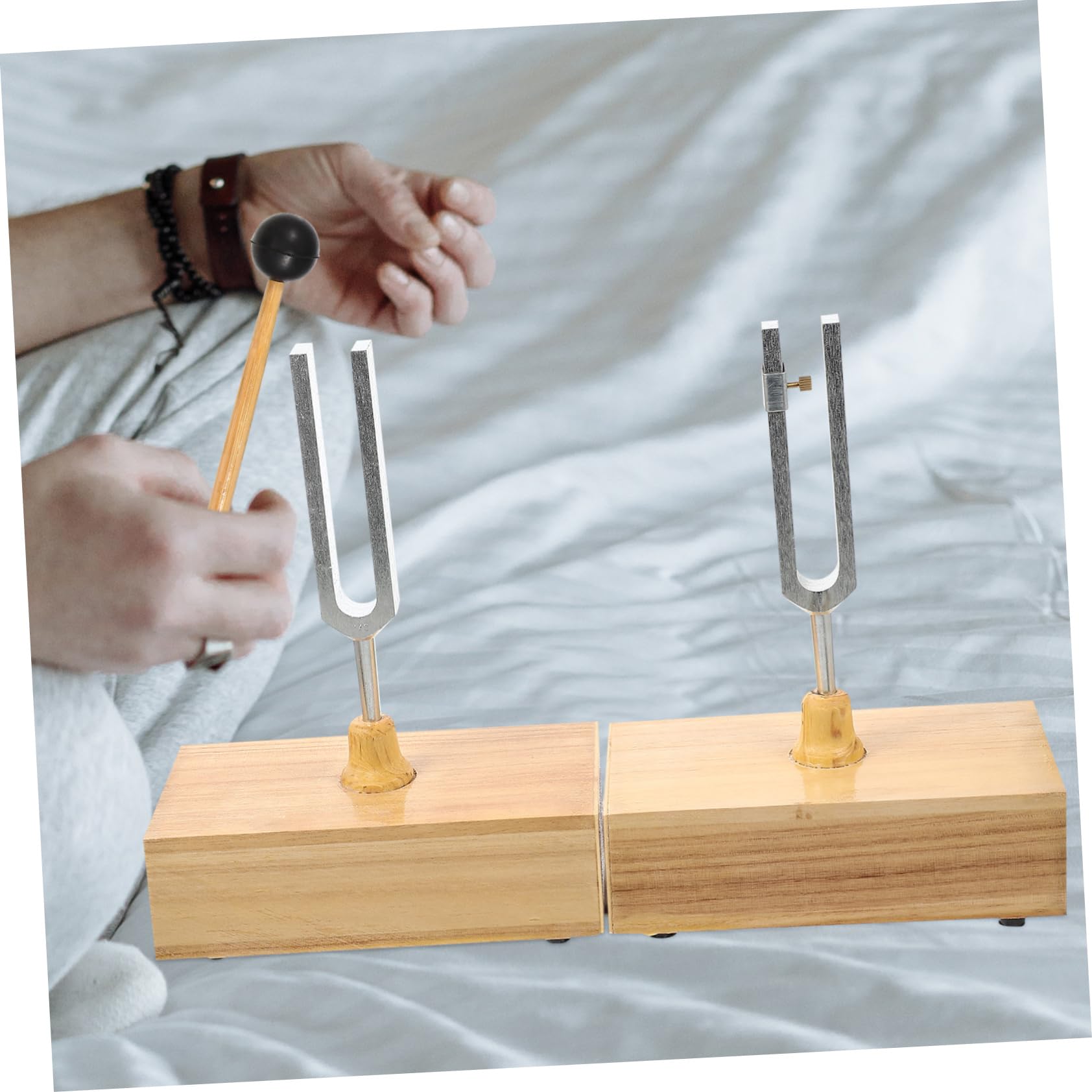Diapason di Risonanza 440hz, Set da 1 per Esperimenti | Acciaio e Legno, Martello Incluso, Base in Legno Rotonda, Uso per Fisica e Acustica