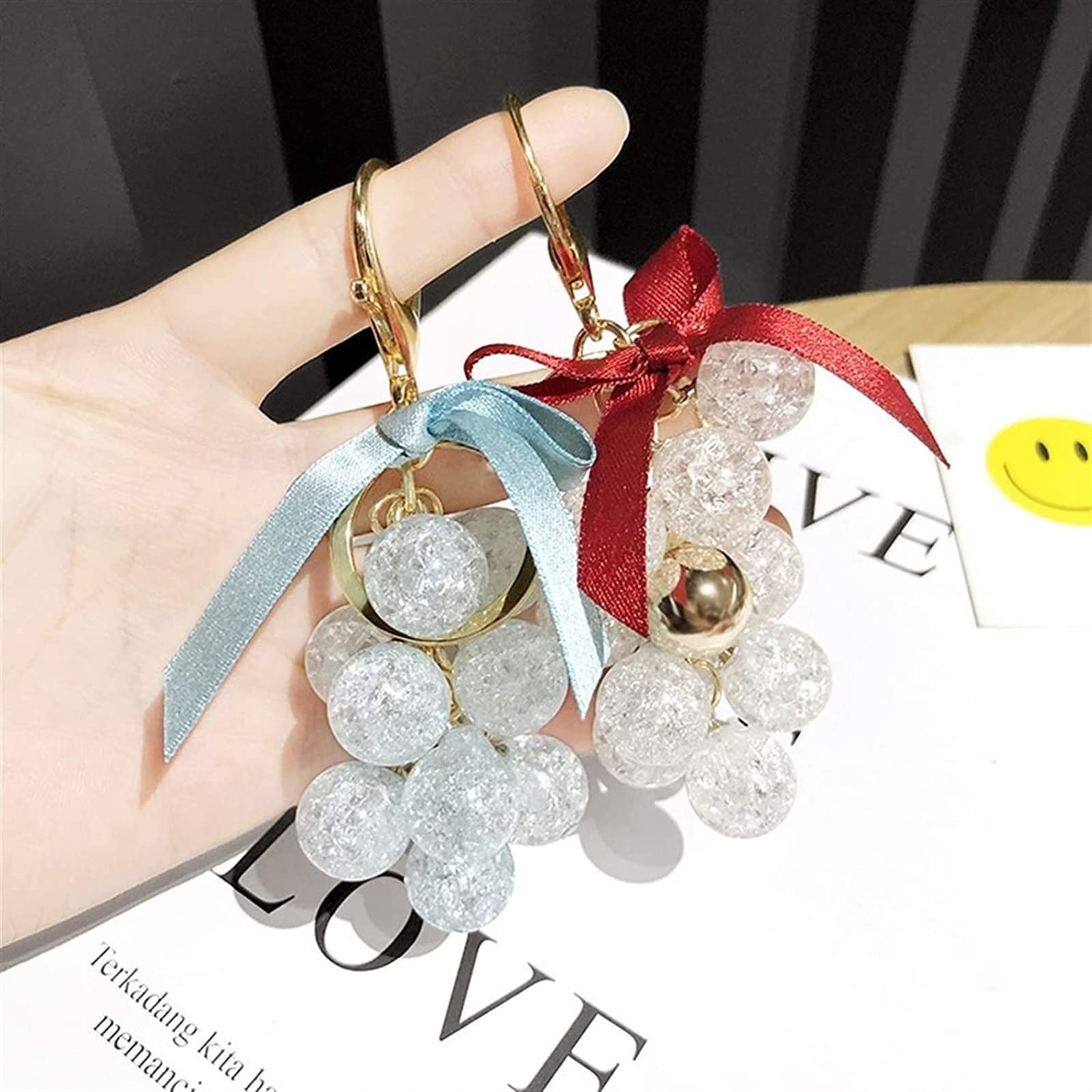 Llaveros Llavero de dibujos animados, lindo llavero de uva de cristal, cinta, joyería con lazo, colgante de bolso para niñas, llavero, cuentas redondas, accesorios de joyería, dibujos animados. (Col